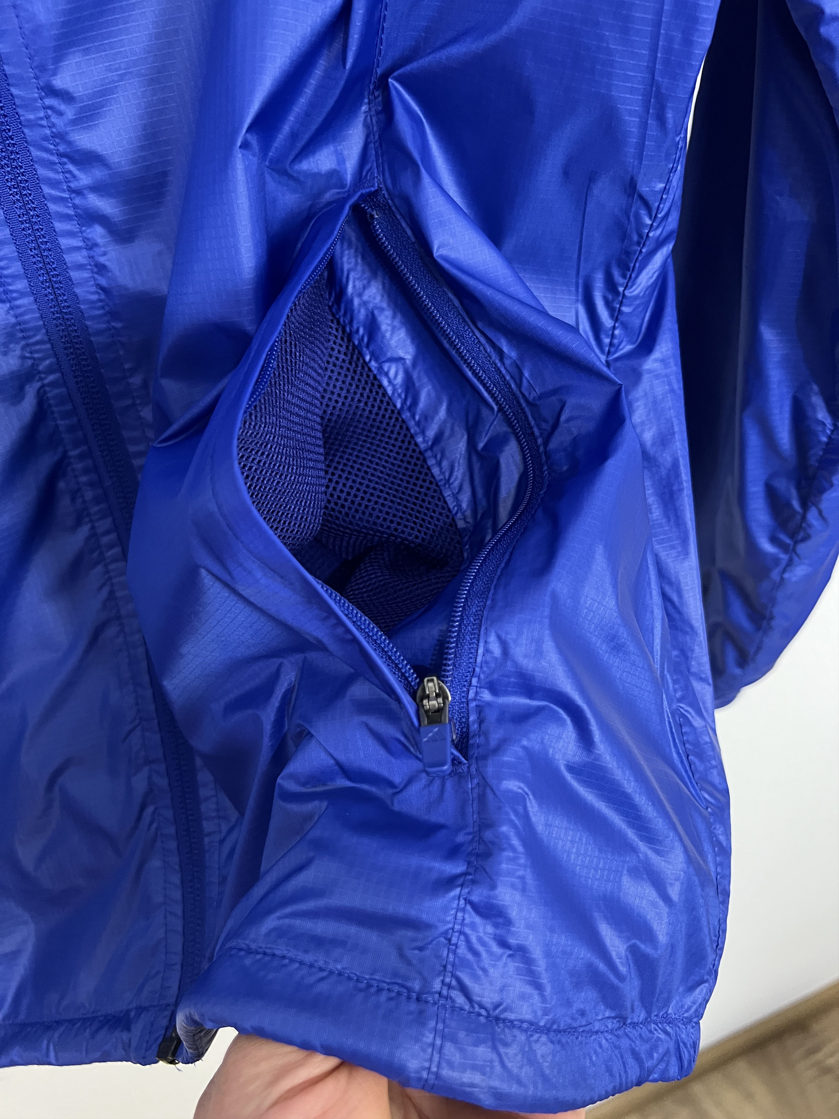 Adidas Vintage Adidas Chelsea Nylon Football Jacket Hooded Size US S / EU 44-46 / 1 - 5 Thumbnail