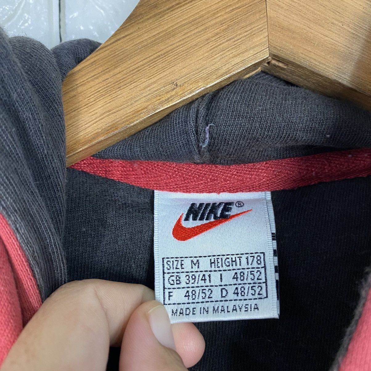 Nike Vintage Sweater Hoodie Nike Big Logo Sun Faded Style Size US M / EU 48-50 / 2 - 17 Thumbnail