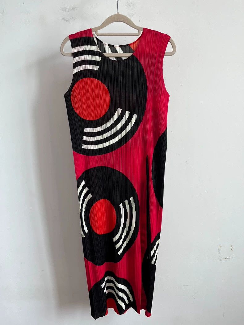 Issey Miyake Issey Miyake size:2 Red and black pleated dress Size S / US 4 / IT 40 - 1 Thumbnail