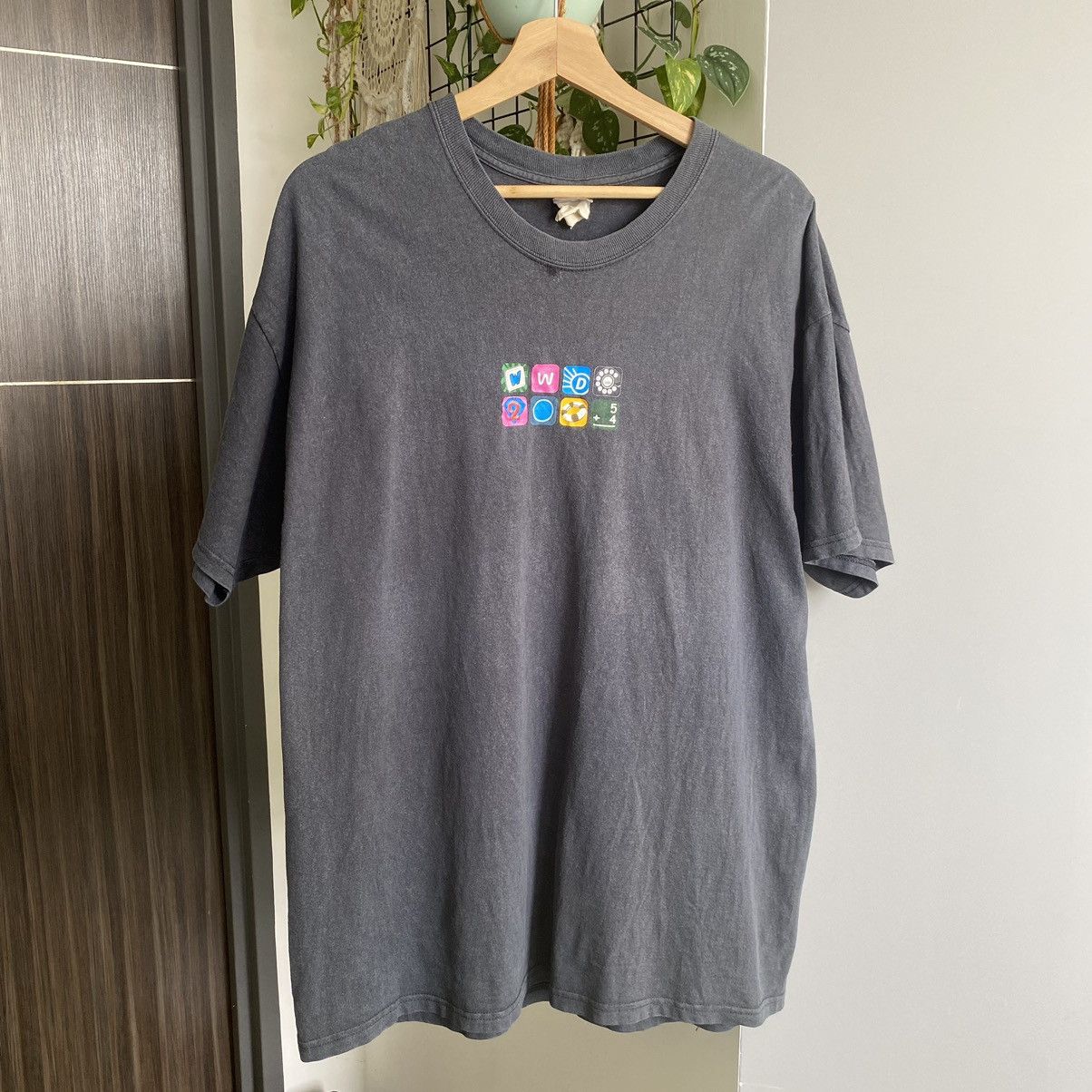 Apple Thrashed Faded Vintage Y2K Apple WWDC 09 ERD GRUNGE TSHIRT Size US XL / EU 56 / 4 - 1 Thumbnail