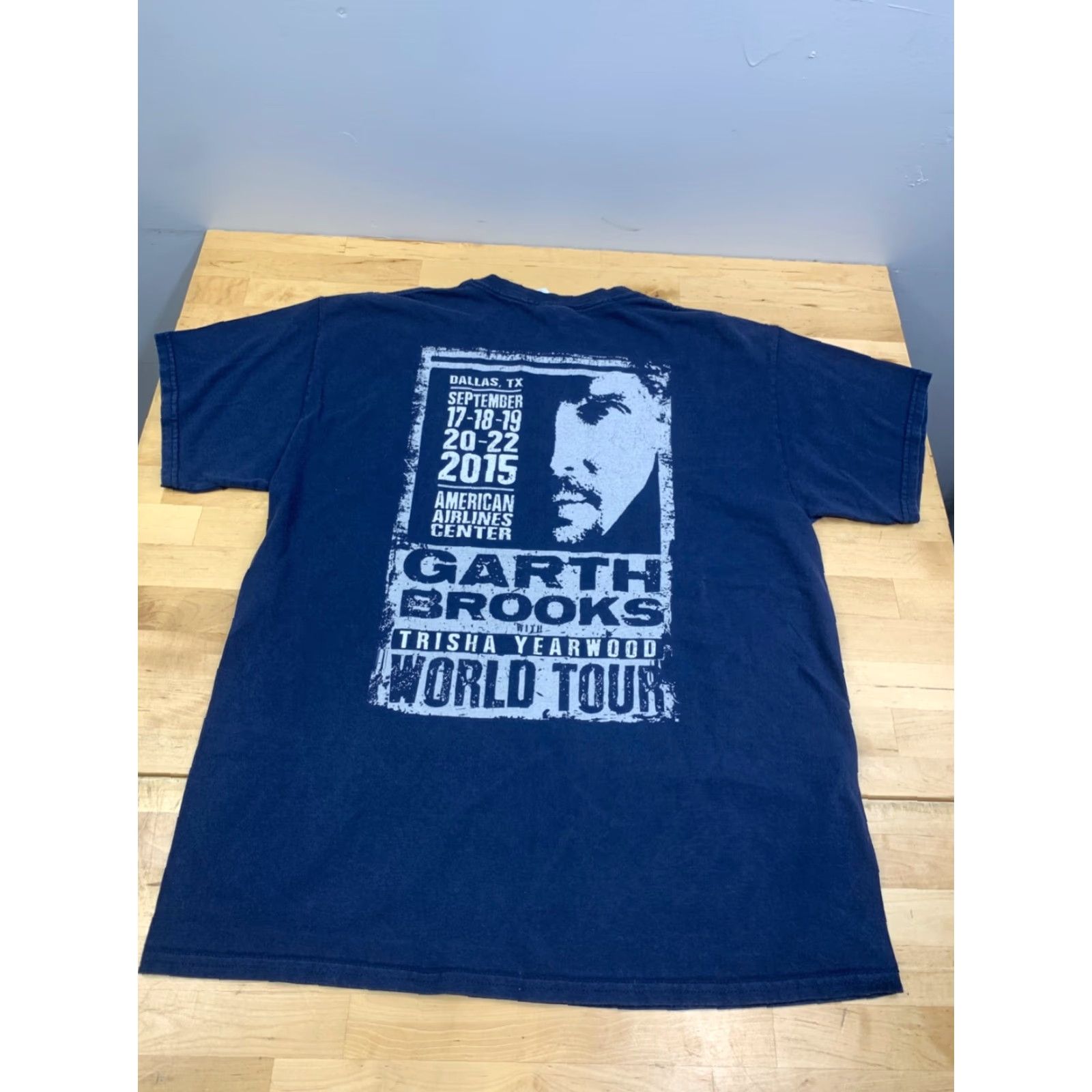 Gildan Garth Brooks Trisha Yearwood World Tour Shirt Mens L Blue Country Music Tour 2015 Size US L / EU 52-54 / 3 - 7 Thumbnail