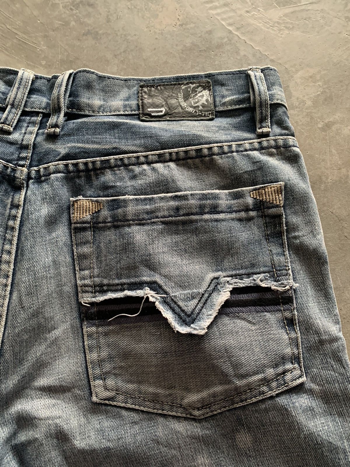 Diesel distressed diesel jeans straight loose d rise style Size US 37 - 16 Thumbnail