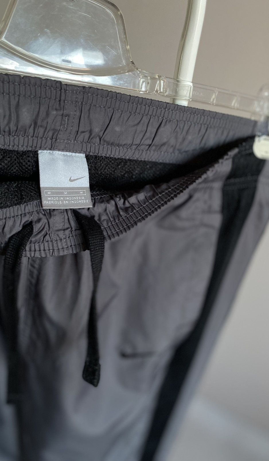 Vintage Vintage Nike Nylon Loose Pants Size US 31 - 11 Thumbnail