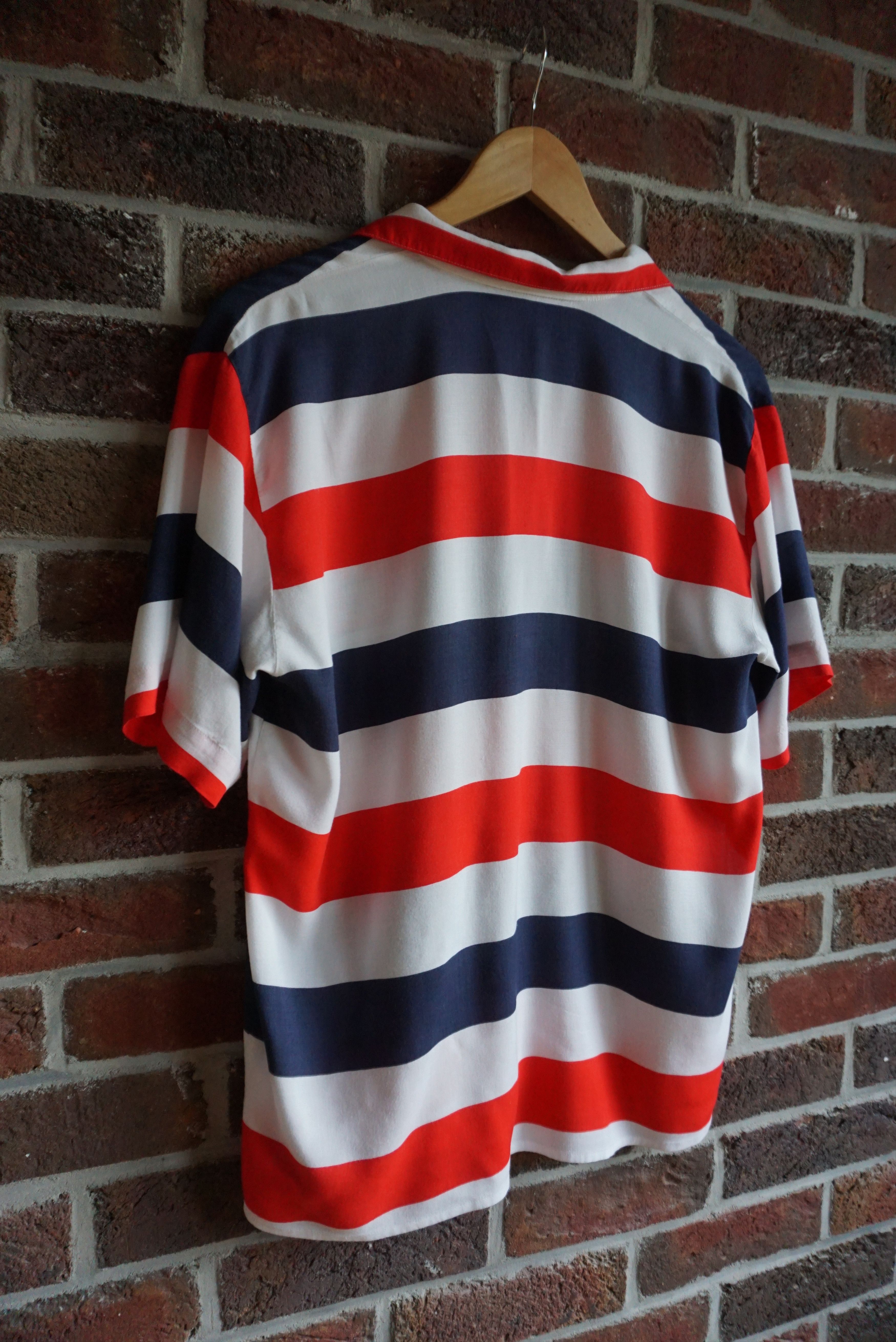 Daniel Hechter Men true vintage funky striped short sleeved shirt 80s 90s Size US S / EU 44-46 / 1 - 11 Thumbnail
