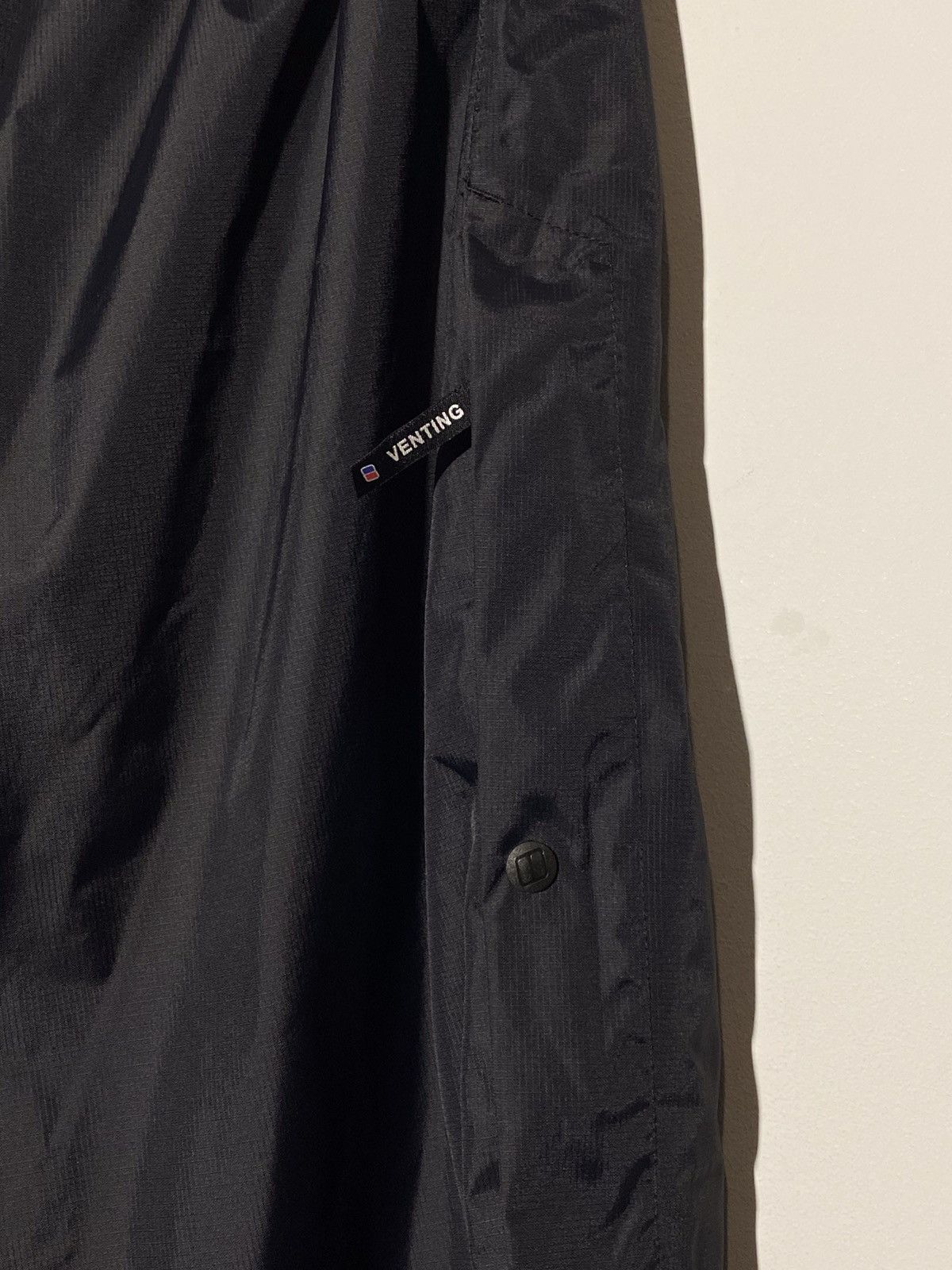 Berghaus Berghaus hype y2k gorpcore streetwear pants Size US 38 / EU 54 - 7 Thumbnail
