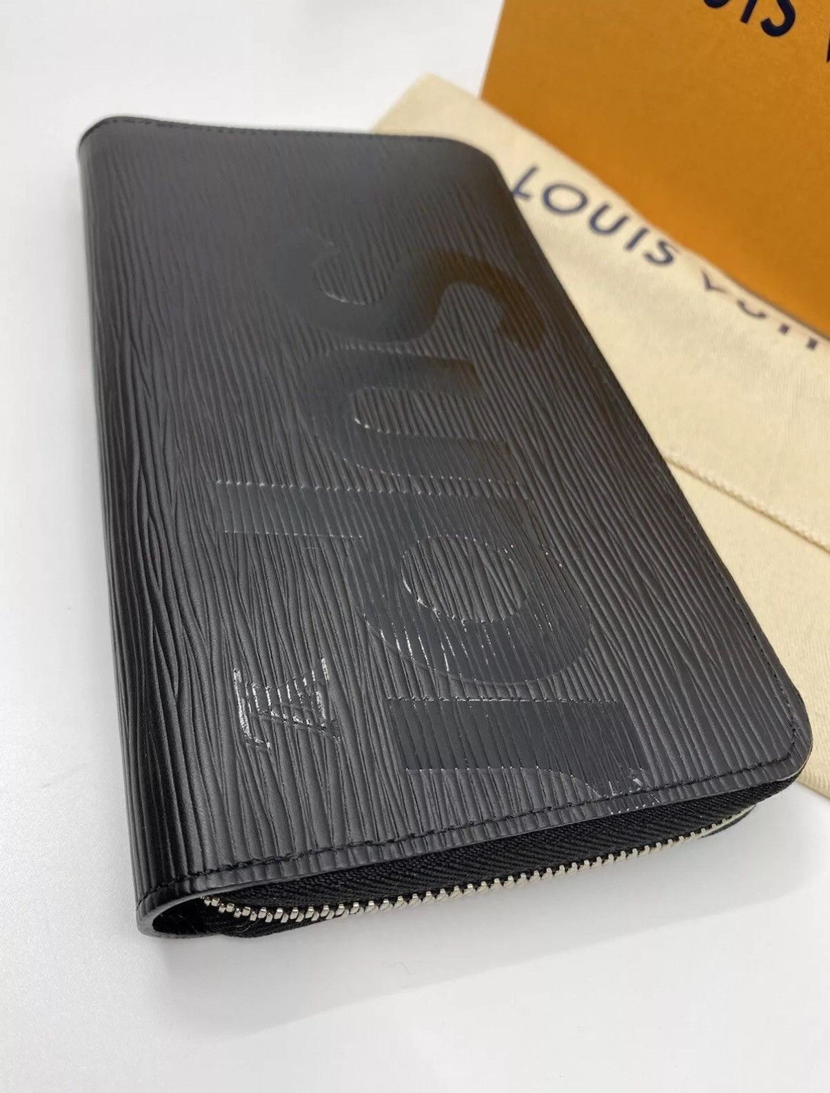 Louis Vuitton × Supreme Louis Vuitton X Supreme Zippy Wallet M67723 Black Epi Size ONE SIZE - 3 Thumbnail