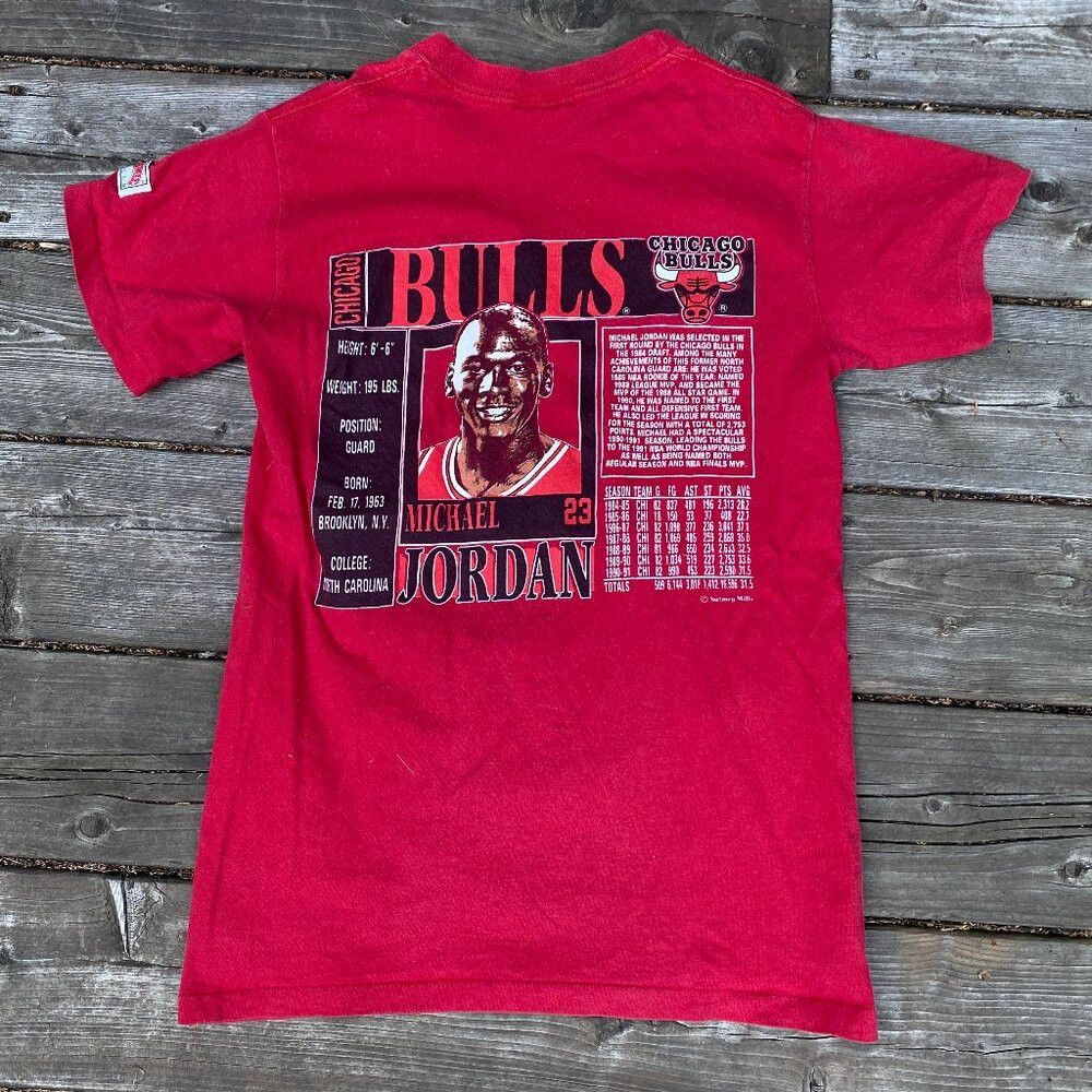 Nutmeg Vintage 90s Nutmeg Michael Jordan Chicago Bulls NBA T Shirt Size US L / EU 52-54 / 3 - 2 Thumbnail