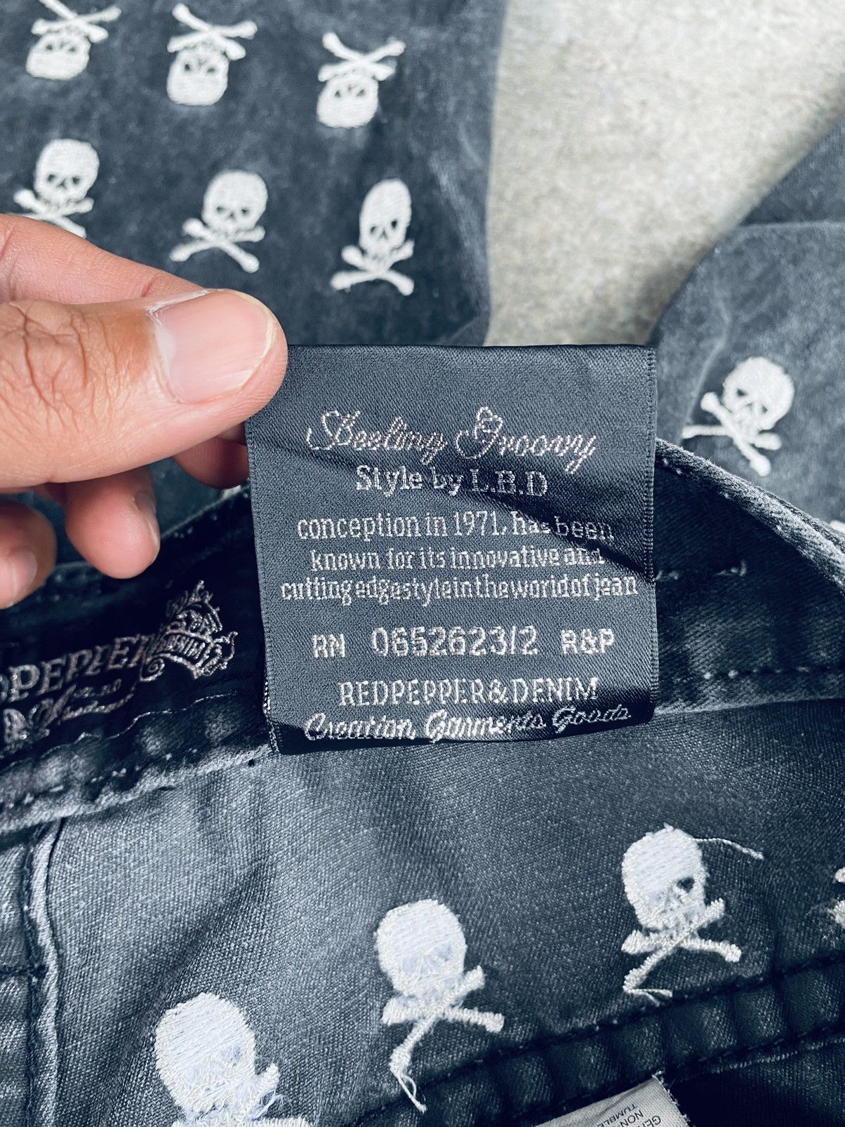 Vintage Vintage Red Pepper Skull Jorts Pants Size US 33 - 22 Thumbnail