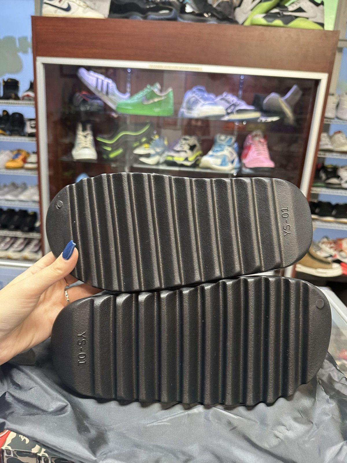 Yeezy Yzy-01 Black Slides Size US 10 / EU 43 - 5 Thumbnail