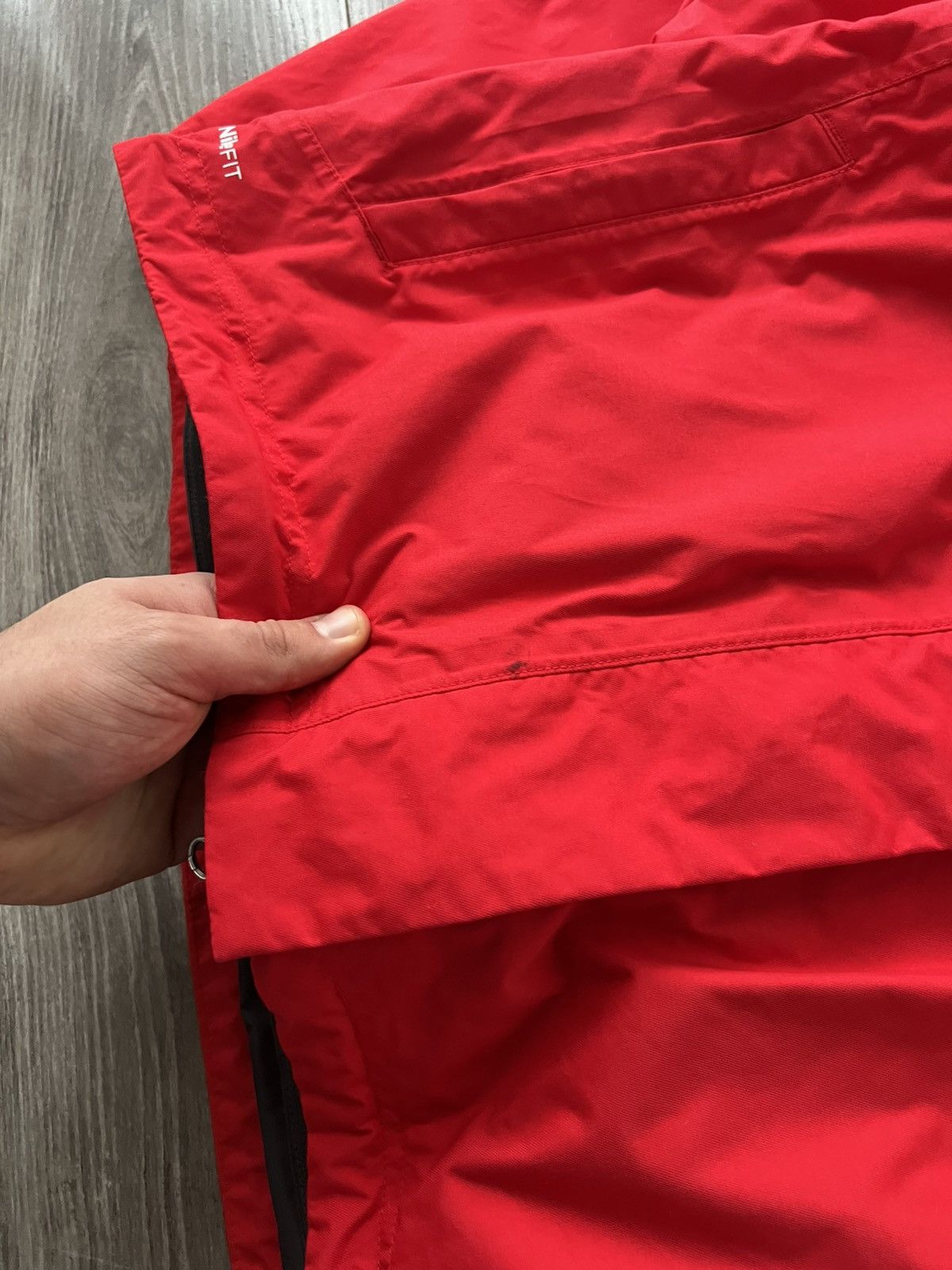 Nike ACG Vintage Nike Acg Waterproof Gorpcore Red Men’s Reg Jacket Size US L / EU 52-54 / 3 - 14 Thumbnail