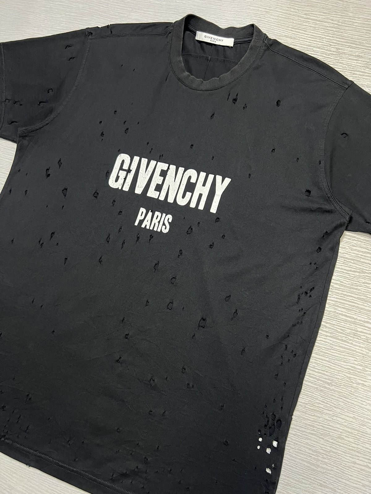 Givenchy Givenchy - Logo Print Distressed T-Shirt Size US XXS / EU 40 - 3 Thumbnail