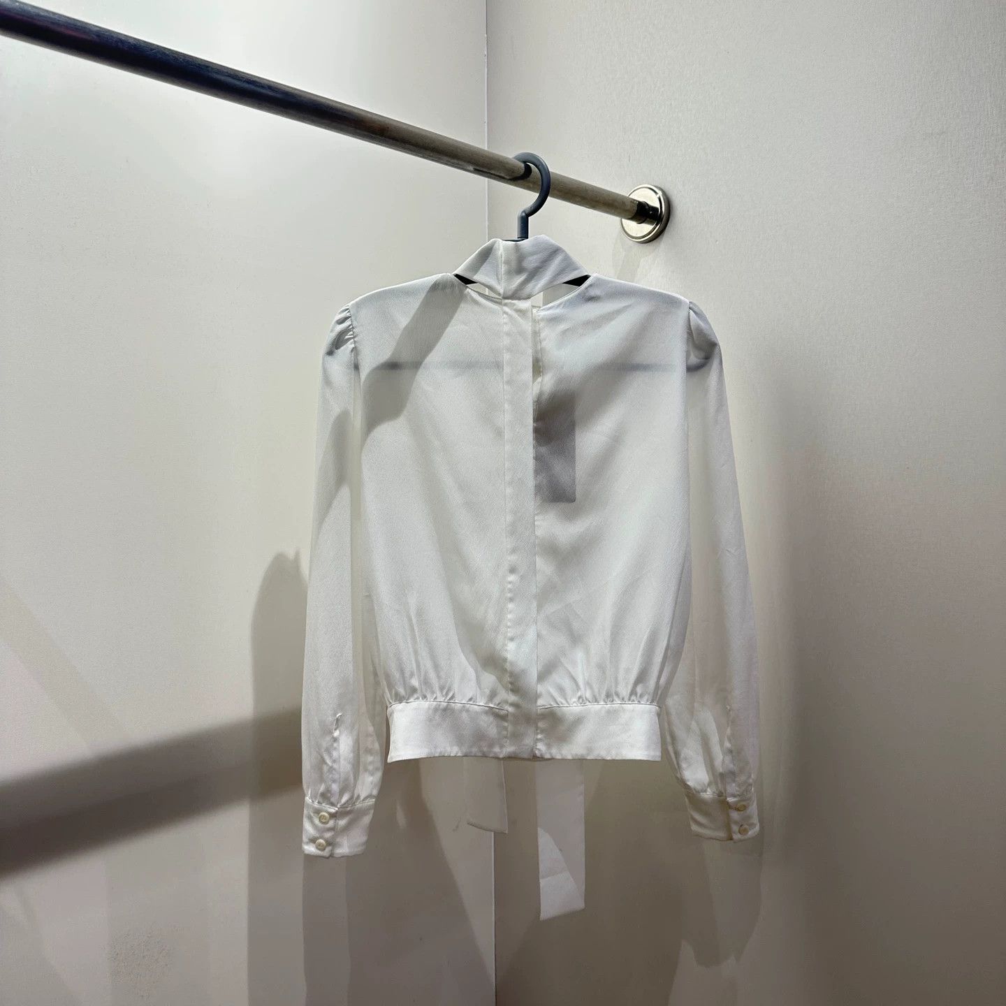 Prada Prada feb495 ribbon button LS shirt 36 Size XS / US 0-2 / IT 36-38 - 2 Thumbnail