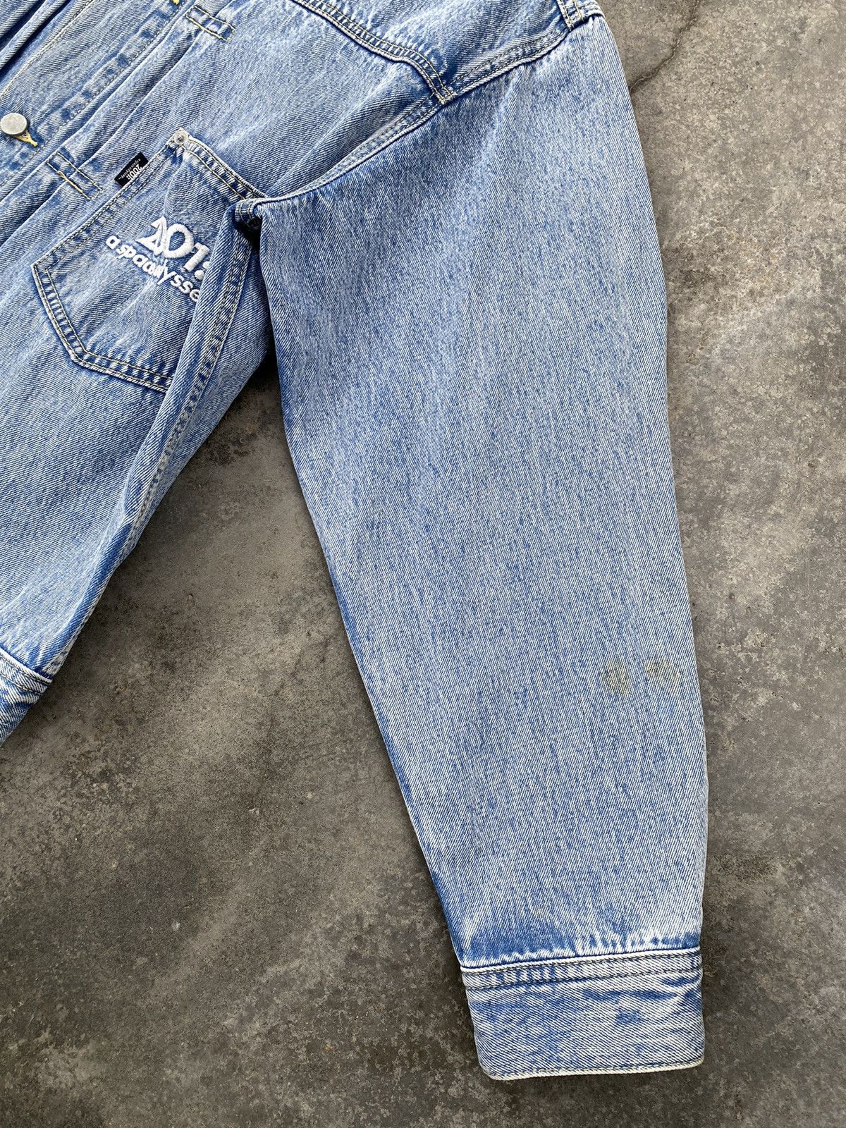 Vintage Vintage 2001 A Space Odyssey Movie Faded Denim Jacket Size US L / EU 52-54 / 3 - 10 Thumbnail