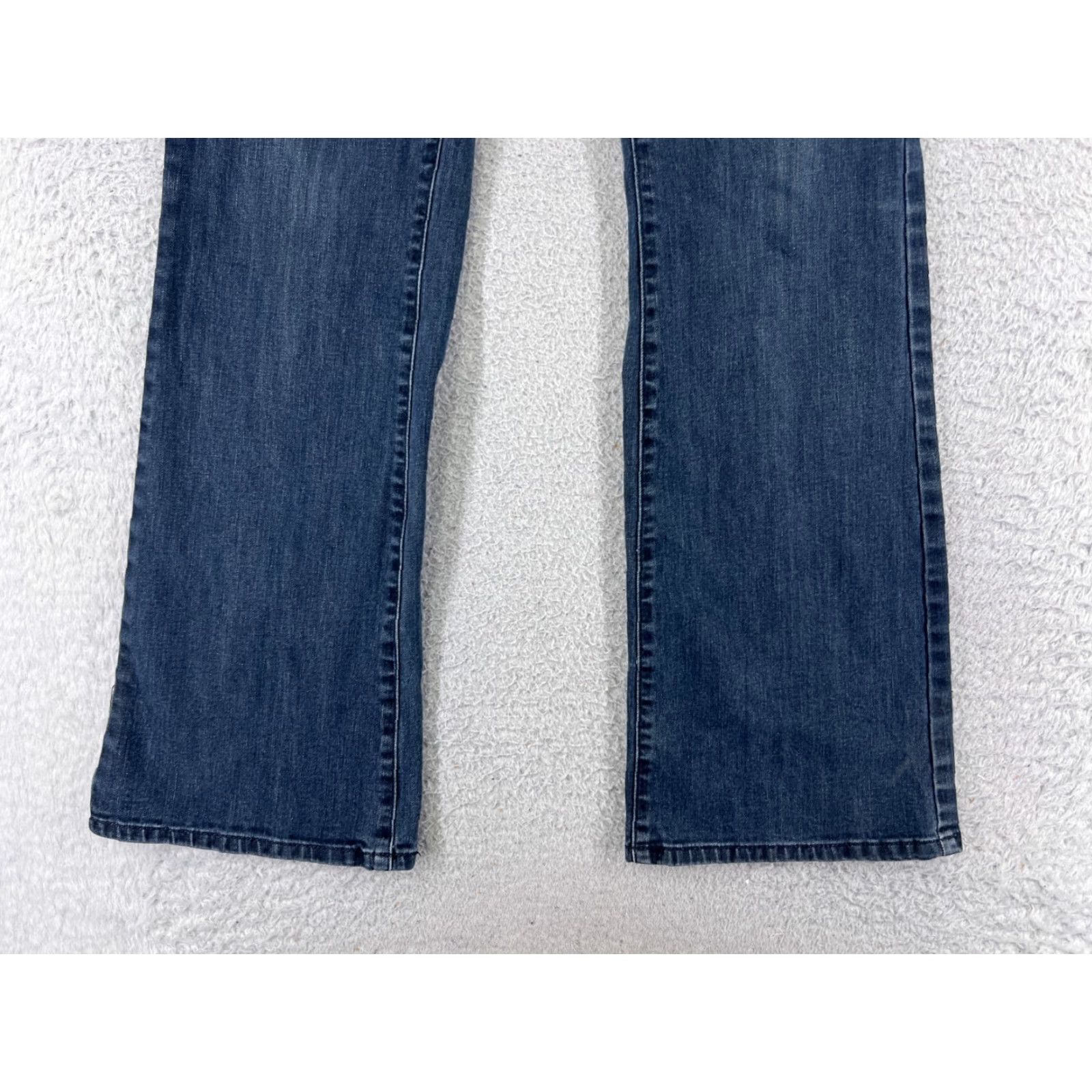 Liz Claiborne Liz Claiborne Jeans Womens 8 Blue Denim Flared 29x29.5 Cotton Regular Zip 5-Pocket Distressed Medium Wash Vintage: No Size 30" / US 8 / IT 44 - 2 Thumbnail
