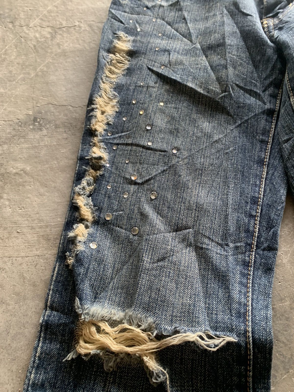 20471120 × Japanese Brand flared distressed beaded cecil mcbee japanese jeans Size US 29 - 13 Thumbnail