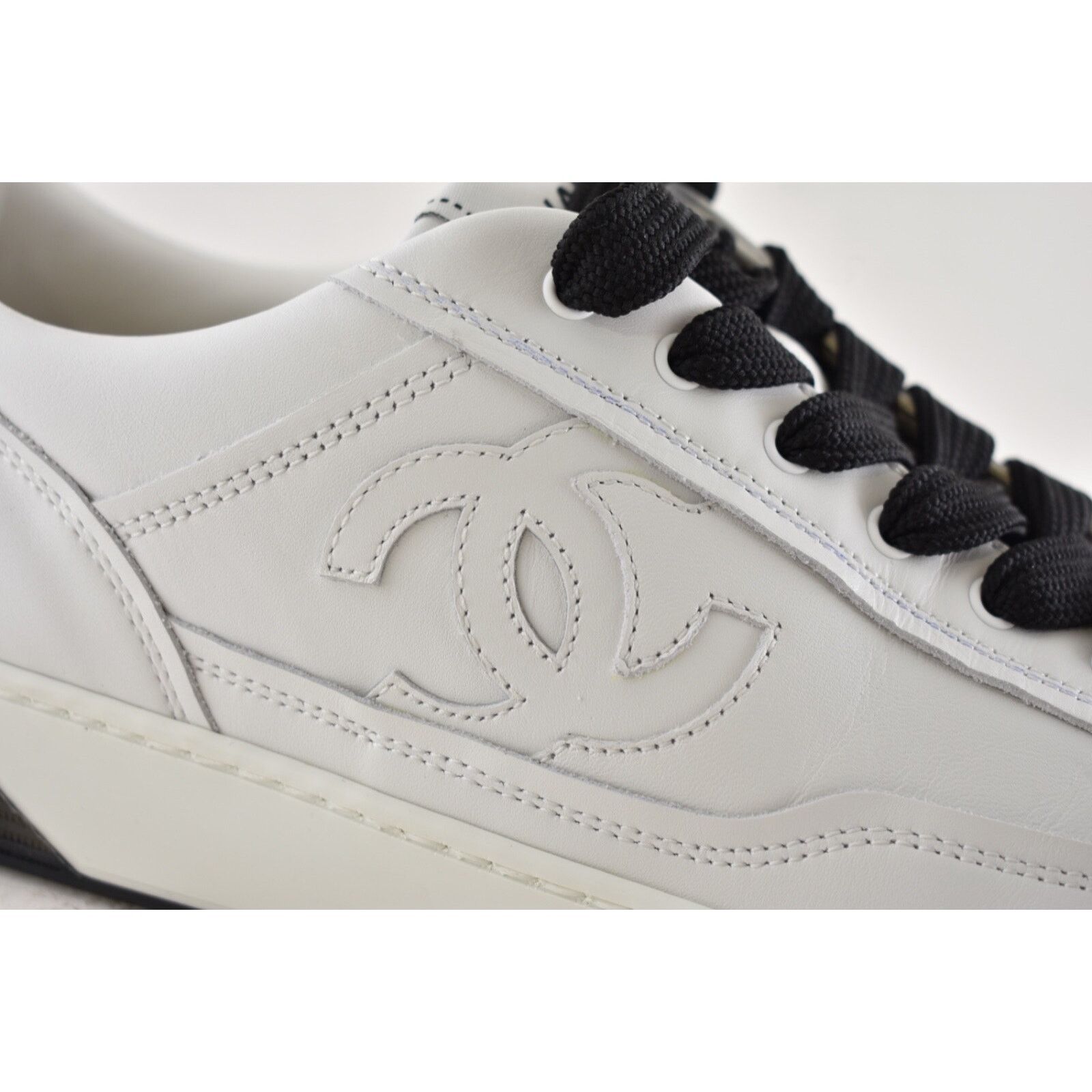 Chanel Chanel 24P Leather CC Logo Flat Lace Up Runner Sneaker 41.5 Size US 11.5 / IT 41.5 - 6 Thumbnail