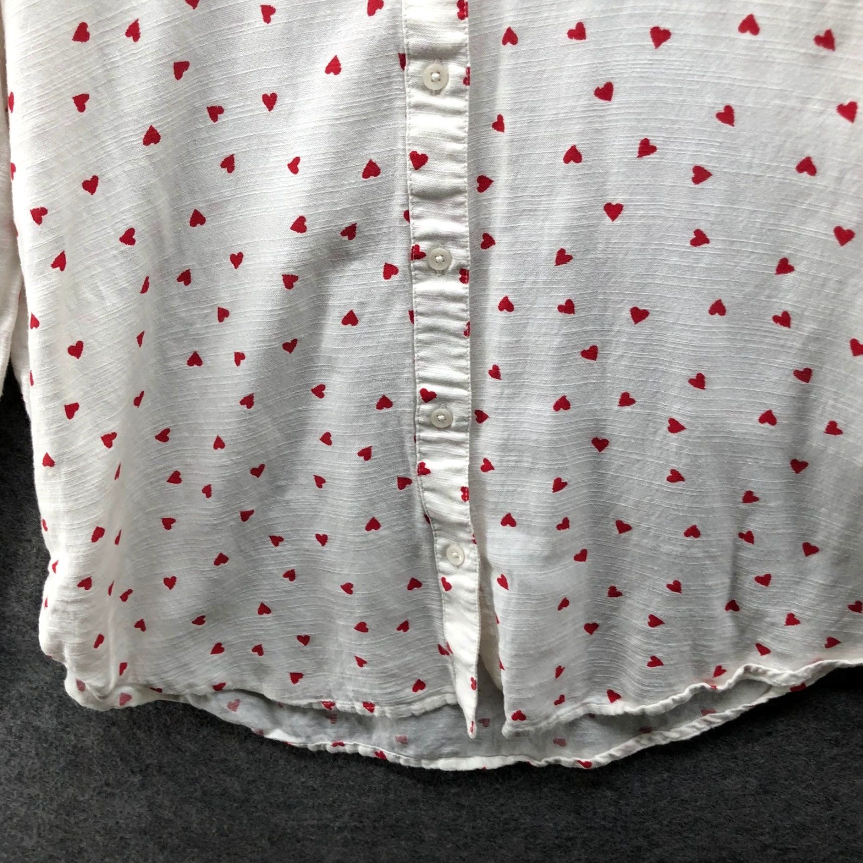Lucky Brand Lucky Brand Heart Print Button Down Shirt Womens M White Red Long Sleeve Size M / US 6-8 / IT 42-44 - 4 Thumbnail