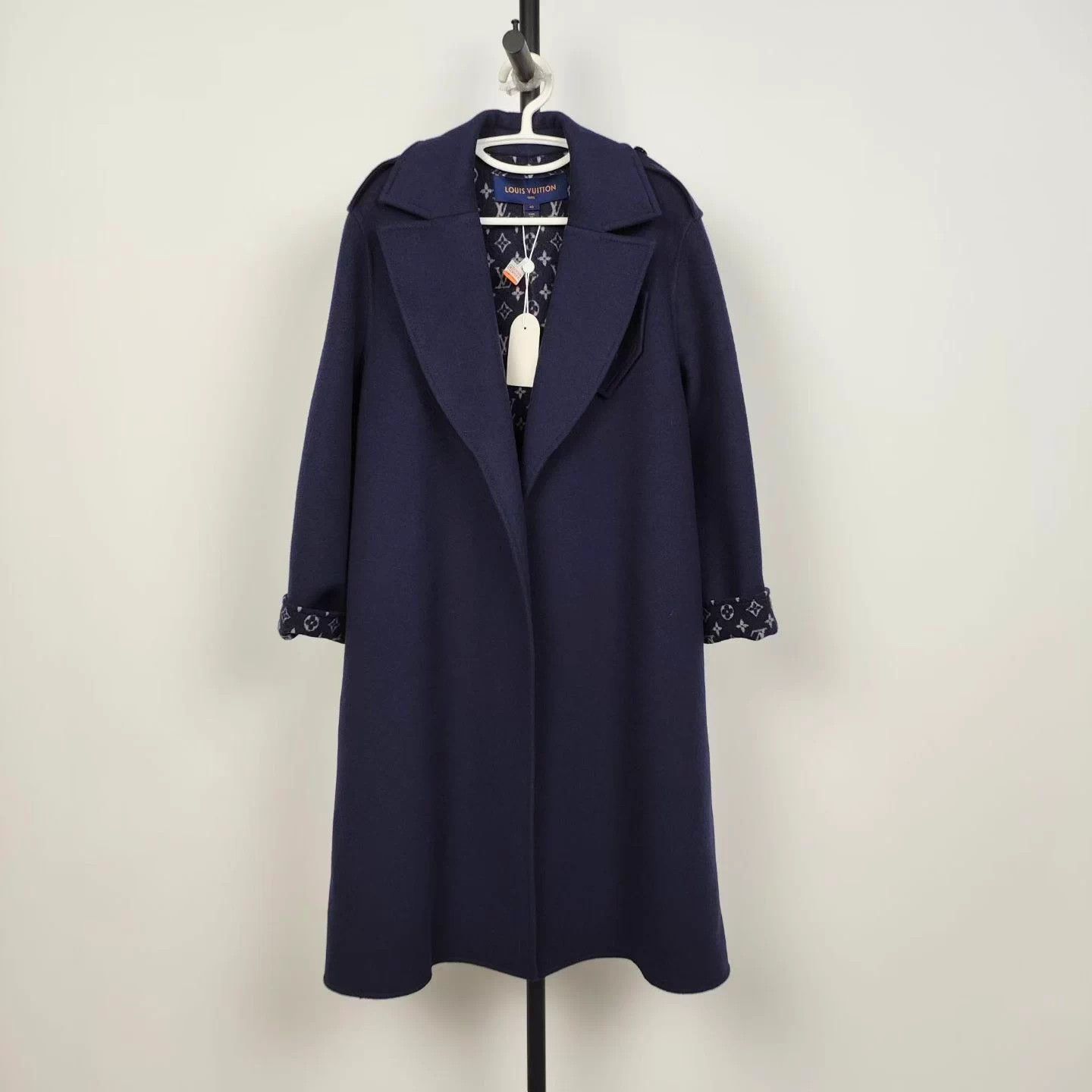 Louis Vuitton LV overcoat 40 Size M / US 6-8 / IT 42-44 - 1 Thumbnail
