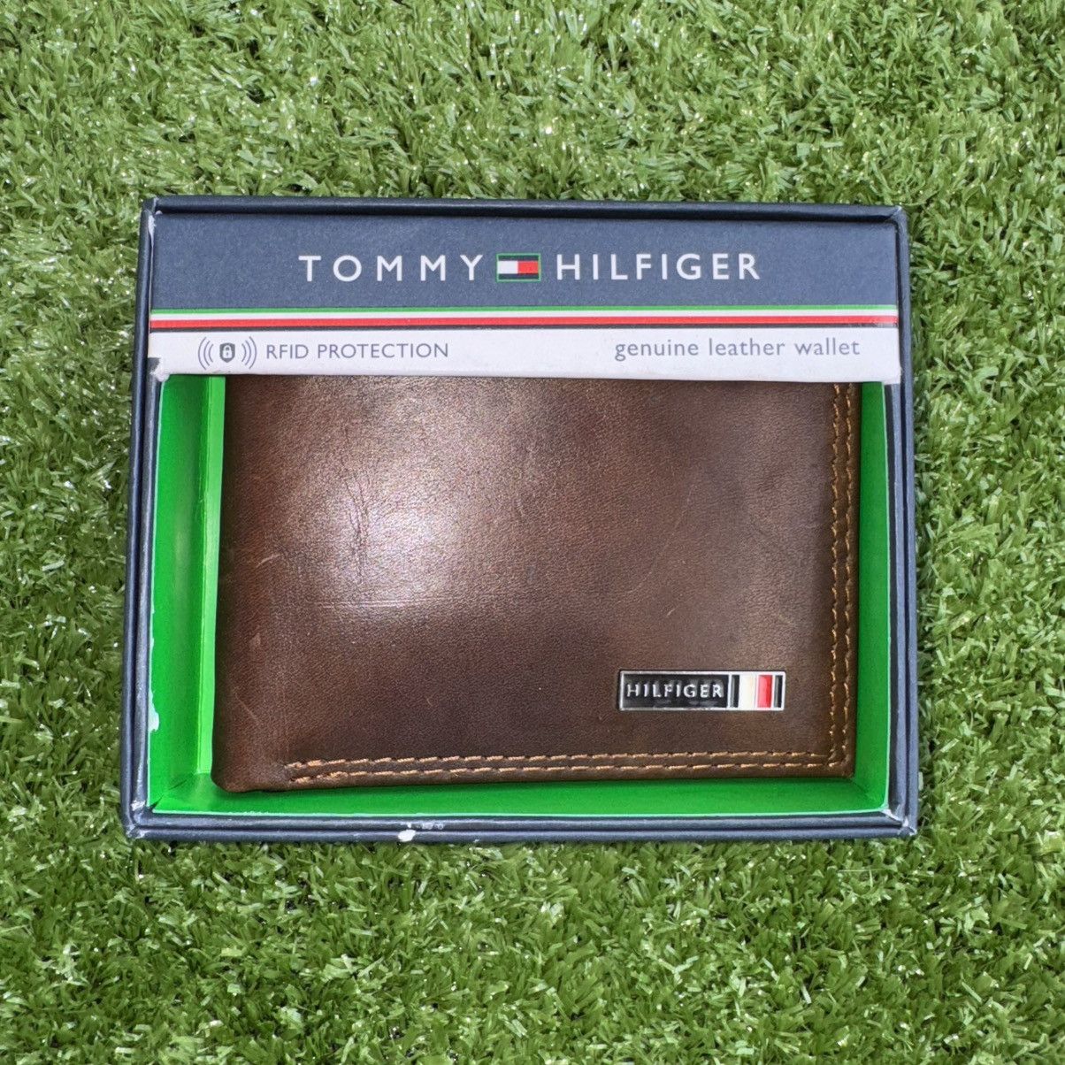 Tommy Hilfiger × Vintage Tommy Hilfiger Brown Genuine Leather Bi-Fold Wallet Size ONE SIZE - 1 Thumbnail