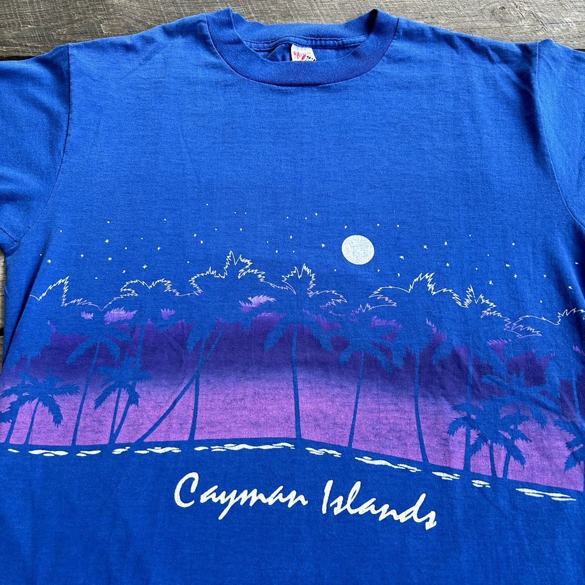 Vintage Vintage 90s Cayman Islands Wrap around Print Nature T Shirt Size US L / EU 52-54 / 3 - 2 Thumbnail