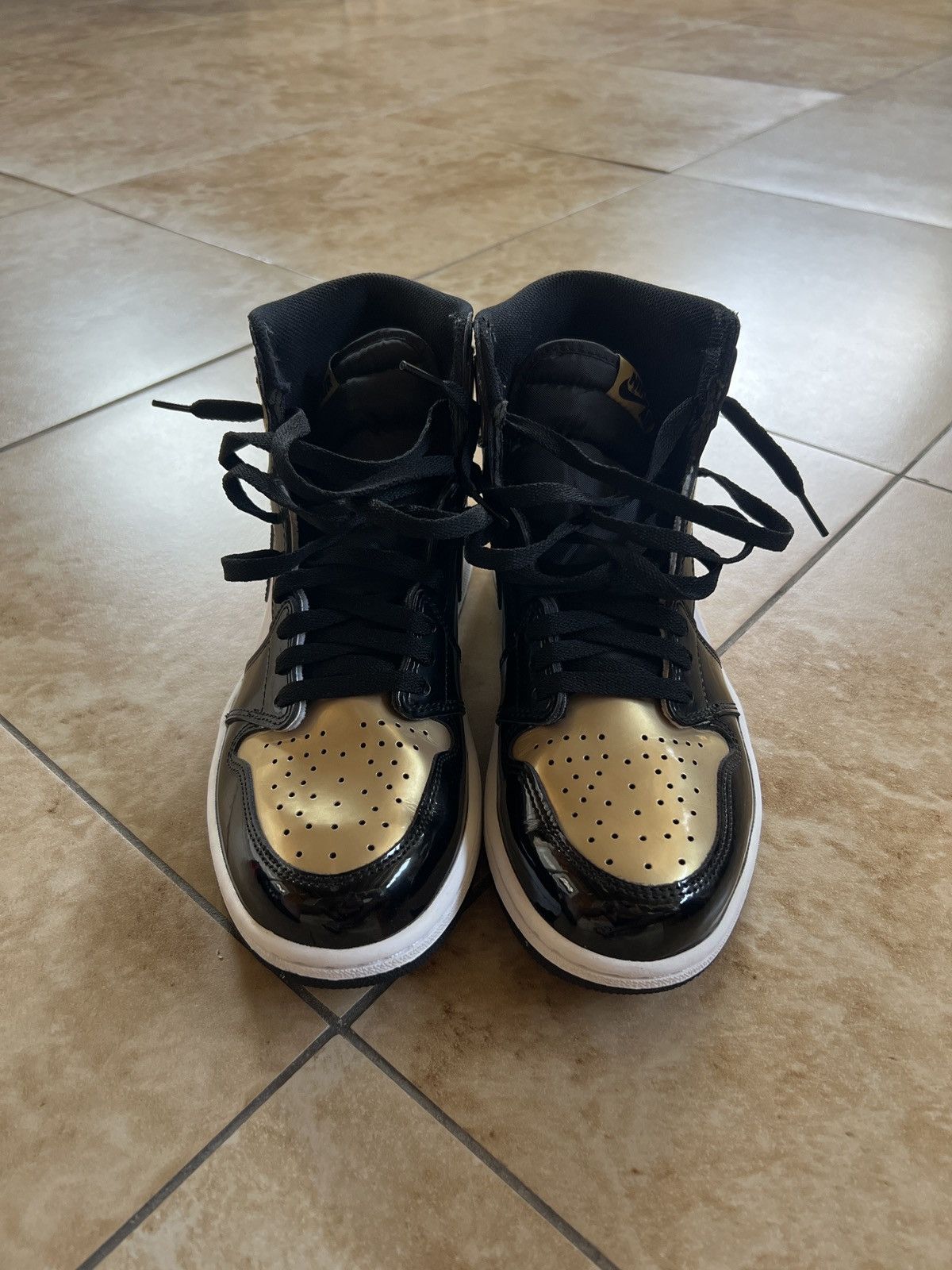 Jordan Brand × Nike Air Jordan 1 Retro High OG NRG “Gold Toe” Size US 9.5 / EU 42-43 - 3 Thumbnail