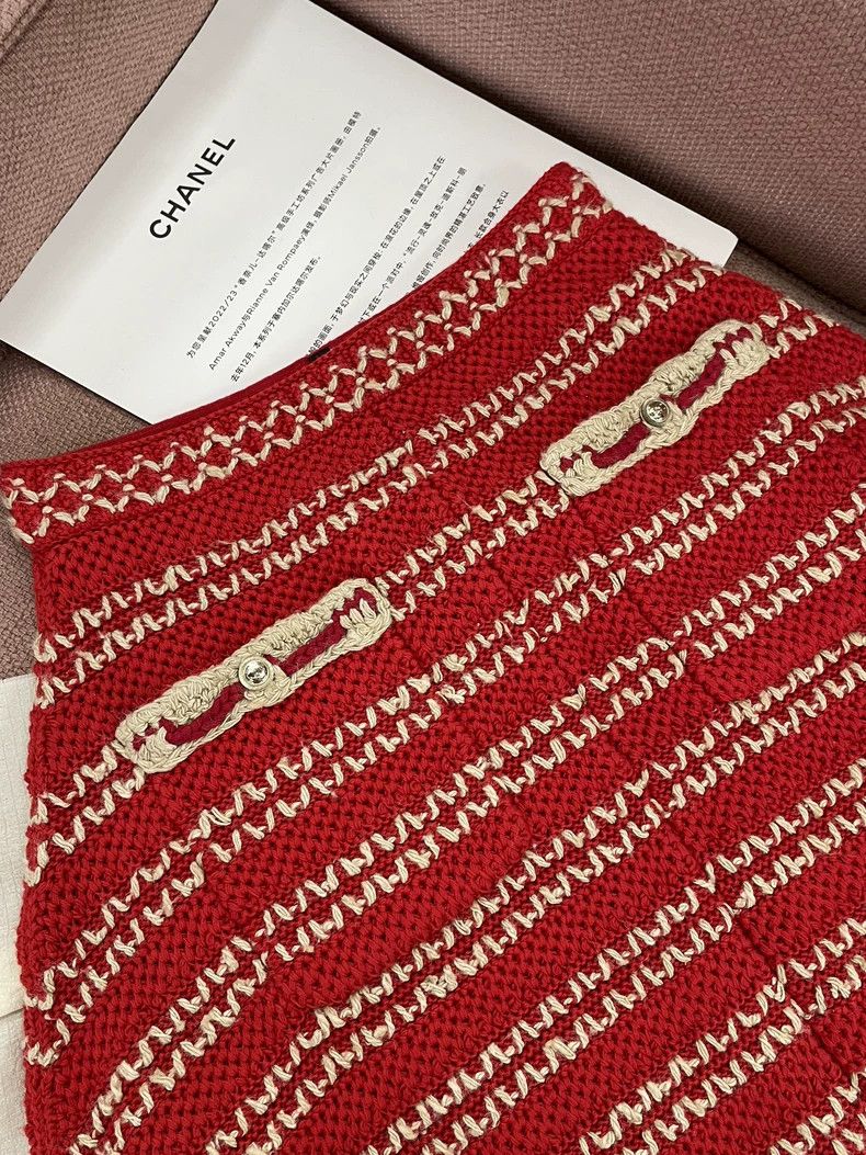 Chanel Chanel Red irregular knitted skirt Size 42" / US 20 - 2 Thumbnail