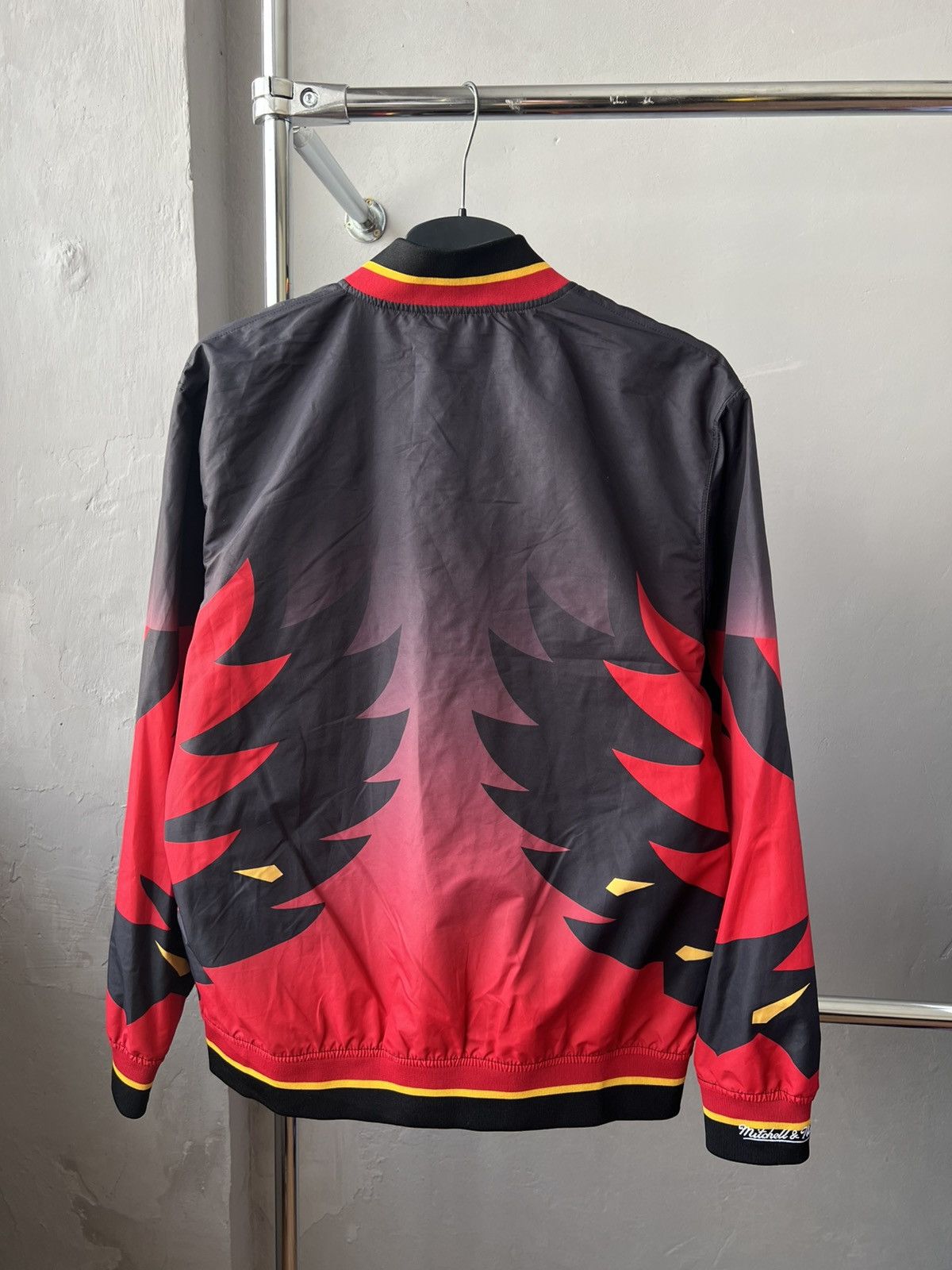 Mitchell & Ness RARE 1995/96 ATLANTA HAWKS MITCHELL&NESS NBA BOMBER JACKET L Size US L / EU 52-54 / 3 - 14 Thumbnail