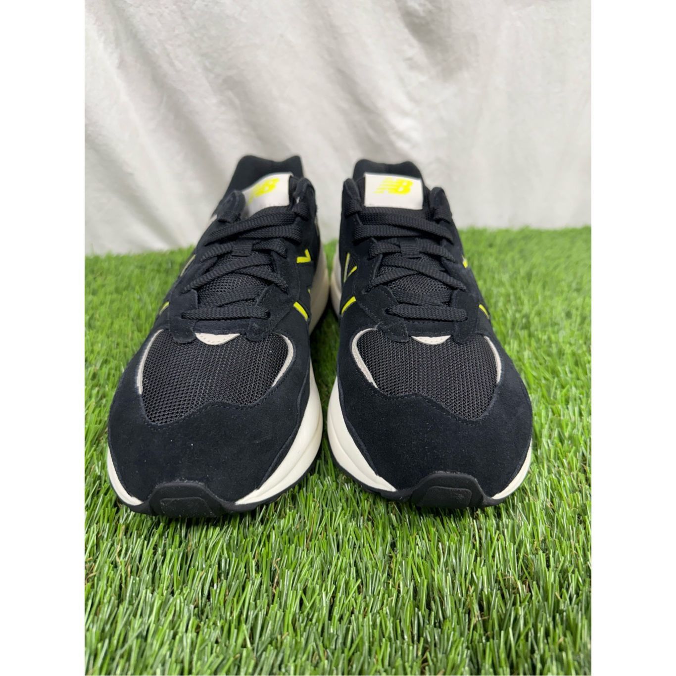 New Balance 10.5 - NEW New Balance 57/40 W5740HL1 5740 Black Oyster Neon Size US 10.5 / IT 40.5 - 2 Thumbnail