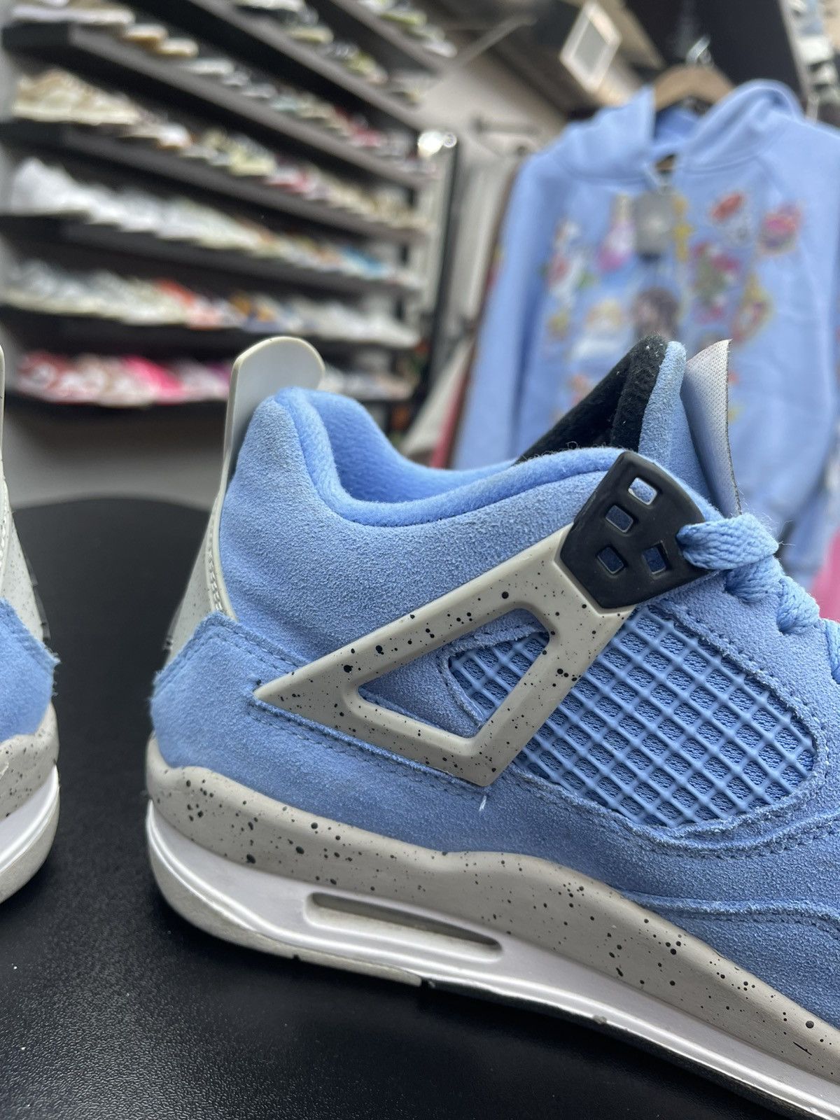 Jordan Brand Size 6.5y - Jordan 4 University Blue Gently Used Size US 6.5 / EU 39-40 - 7 Thumbnail