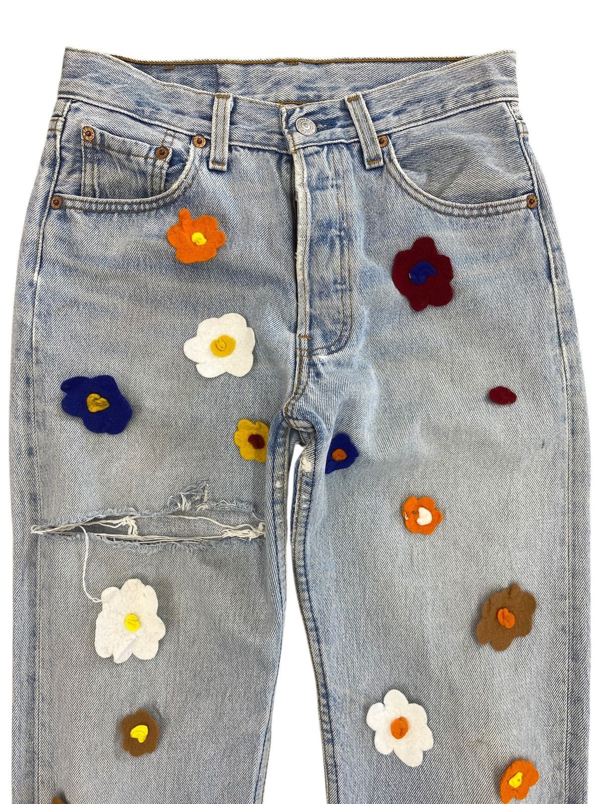 Levi's Levi's 501 distressed denim jeans with floral patches jeans Size 26" / US 2 / IT 38 - 2 Thumbnail