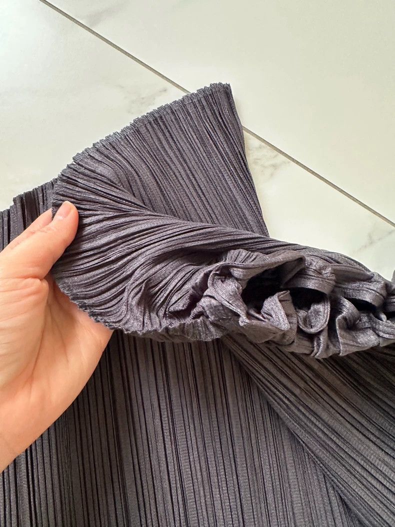 Issey Miyake Issey Miyake size:3 Black pleated chicken leg shorts Size 31" - 5 Thumbnail