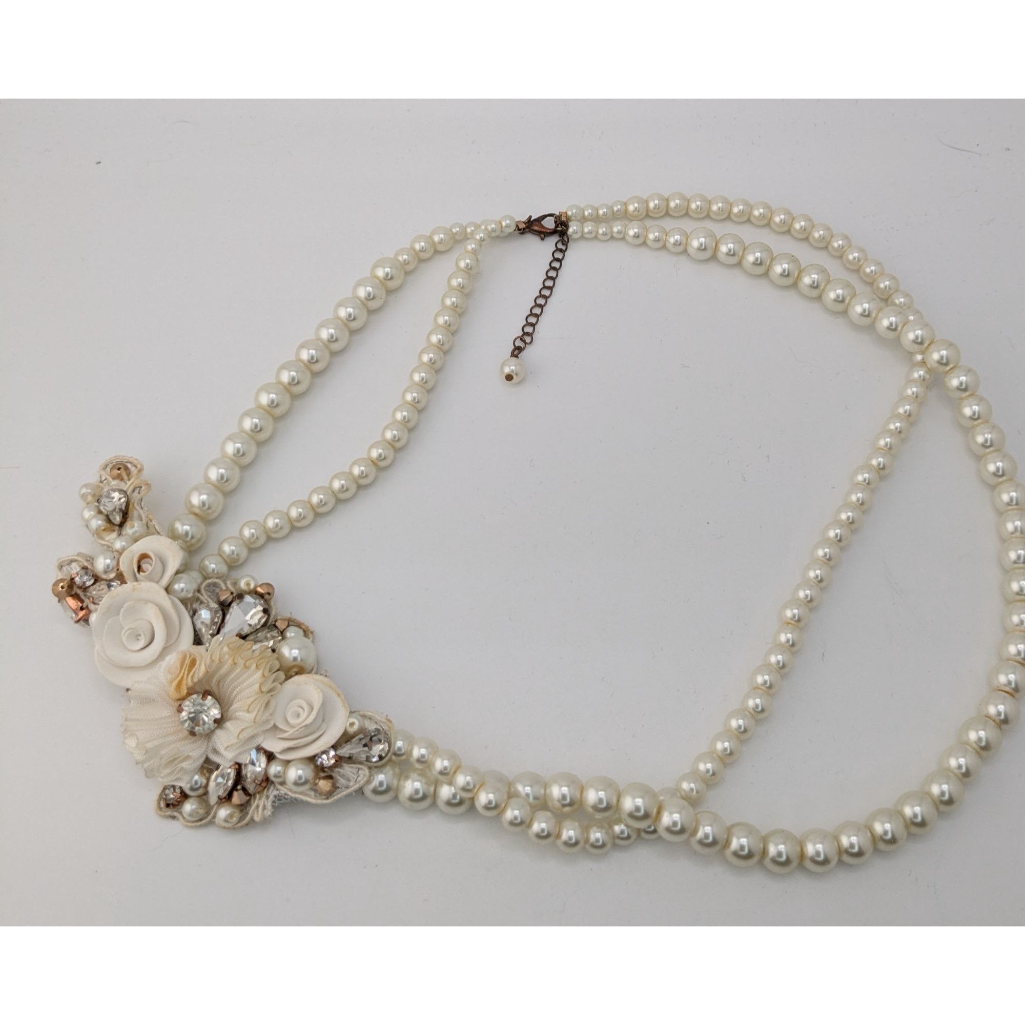 Handmade Vintage Handmade Faux Pearl Necklace With Floral Embellishme Size ONE SIZE - 6 Thumbnail