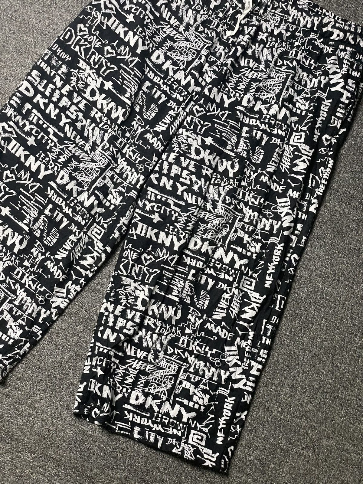 DKNY × Japanese Brand × Vintage DKNY Spell Out Printed Pajama Pants (112) Size US 32 / EU 48 - 4 Thumbnail