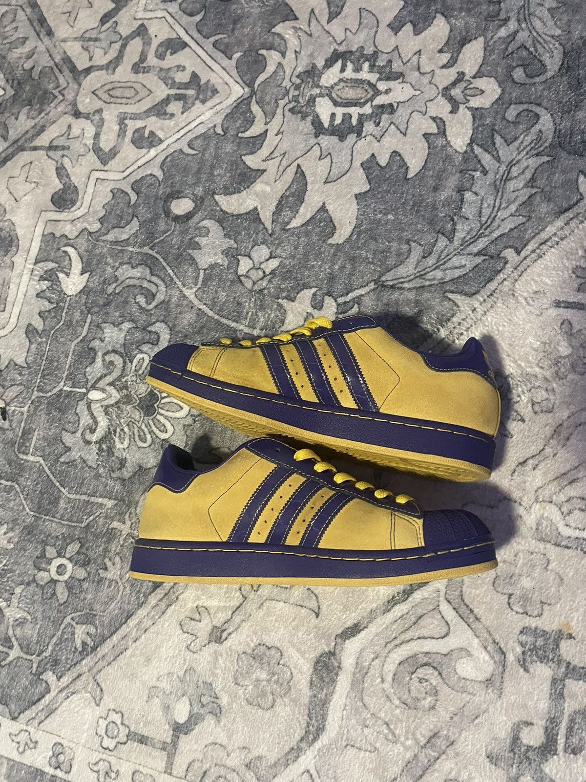 2006 lakers adidas superstars