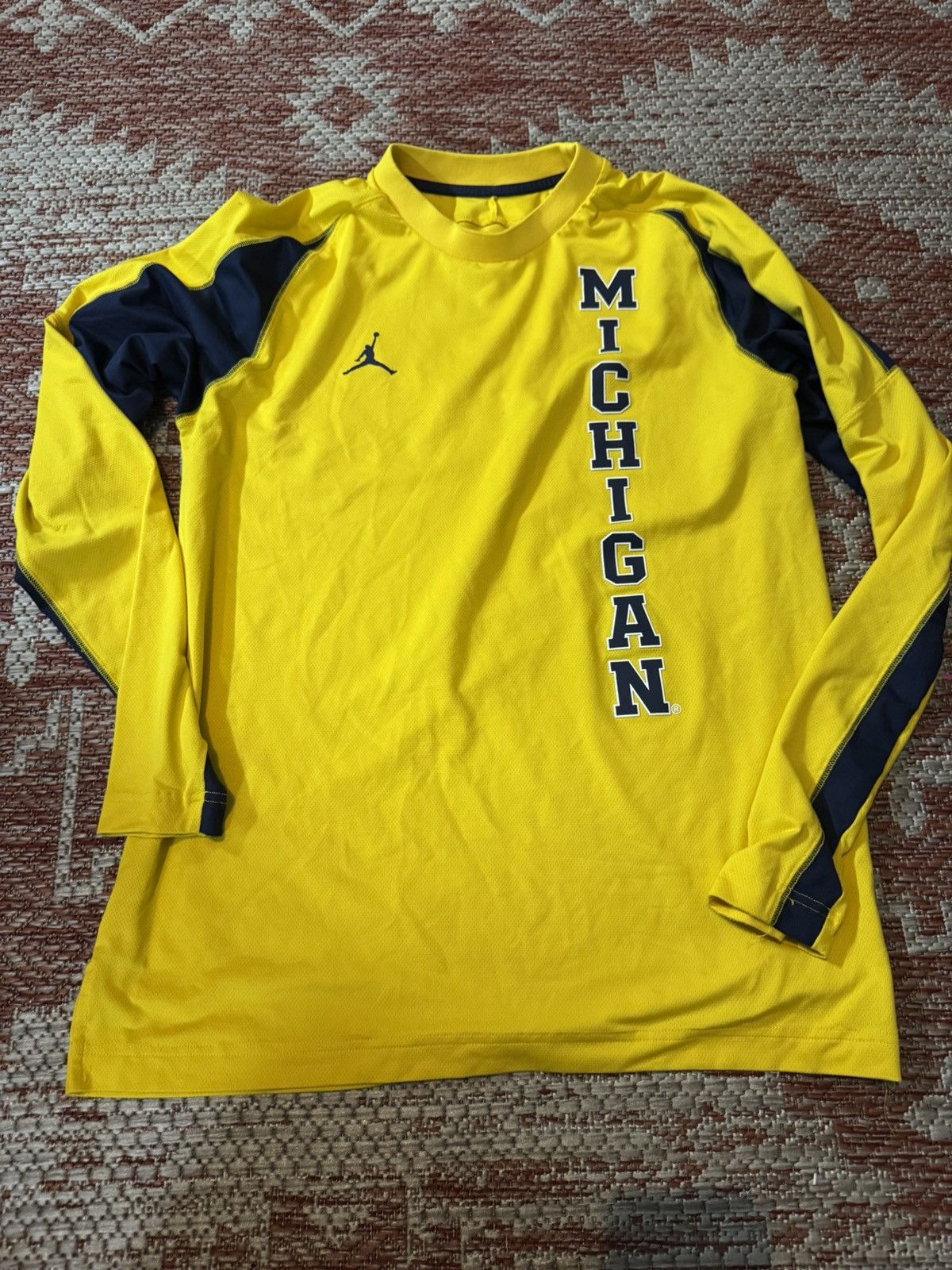 Jordan Brand Jordan University of Michigan Warm Up Basketball LS shirt M Size US M / EU 48-50 / 2 - 1 Thumbnail