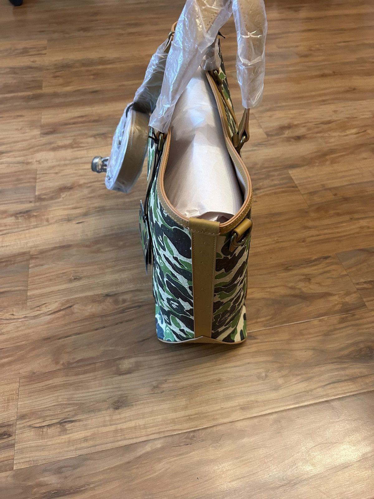 Bape NEW Bape Green ABC Camo PU Ostrich Leather Tote Bag Size ONE SIZE - 12 Thumbnail