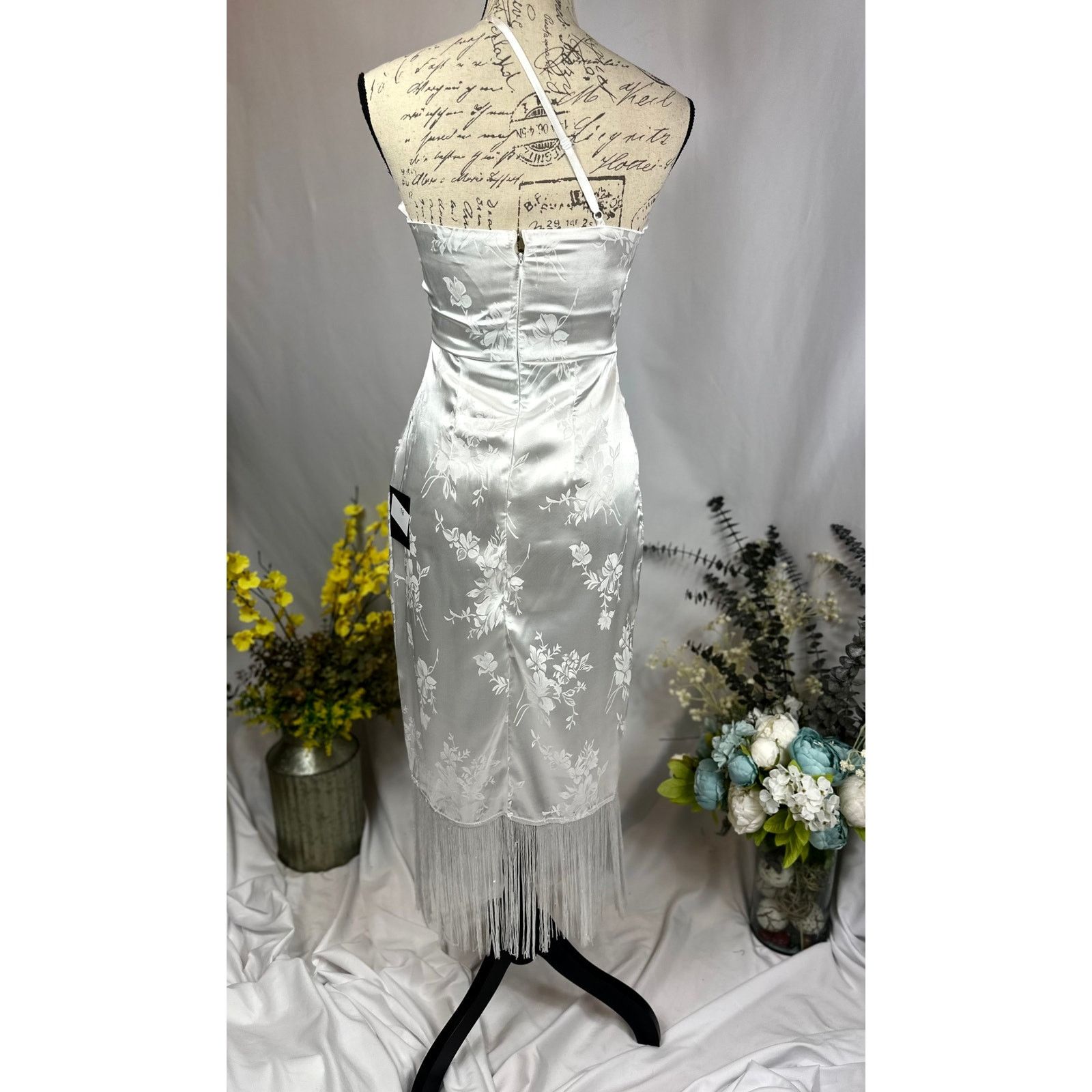 Other Lulus On the Dance floor White Jacquard Fringe Midi Dress XS Size XS / US 0-2 / IT 36-38 - 11 Thumbnail