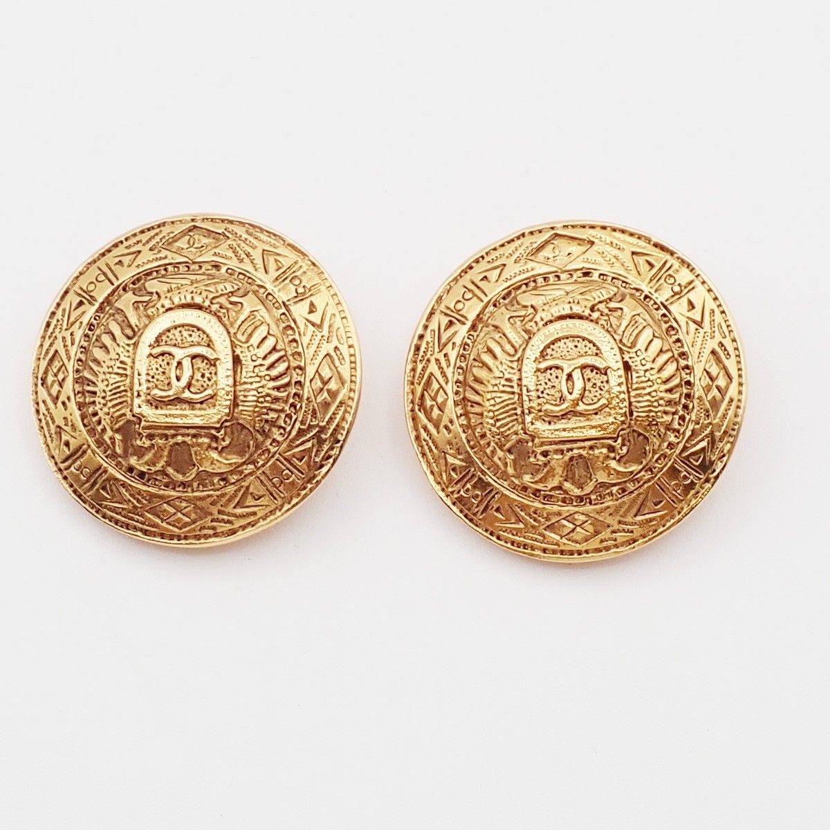 Chanel Chanel Vintage Round CC Clip-On Earrings Metal Size ONE SIZE - 1 Thumbnail