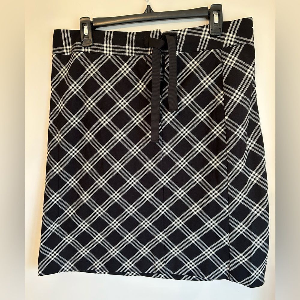 Tommy Hilfiger Tommy Hilfiger plaid Y2K Mini Skirt. Size 10. Used. Black an Size 32" / US 10 / IT 46 - 1 Thumbnail