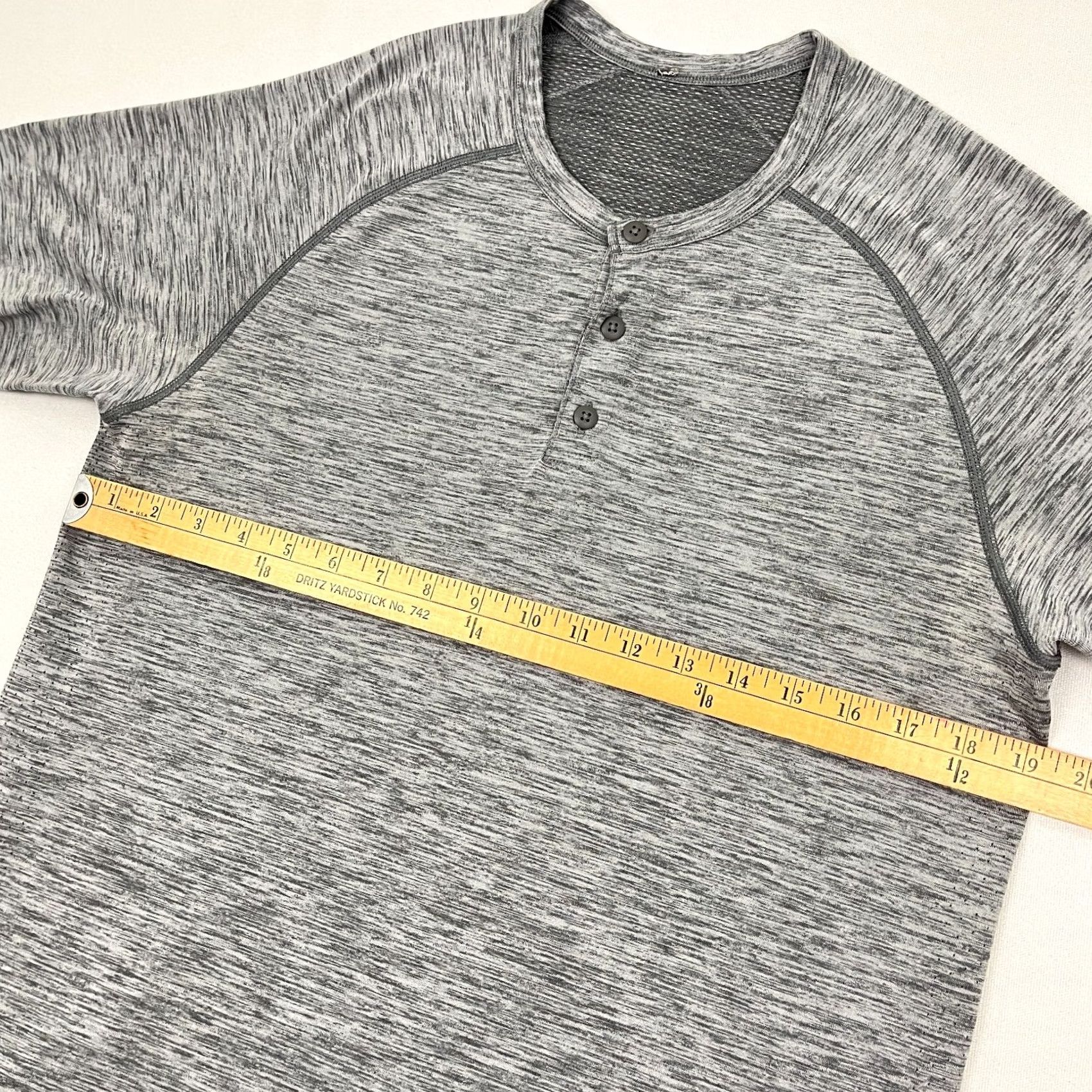 Lululemon Lululemon Metal Vent Tech Shirt Mens M Gray Active Short Sleeve Henley Casual Size US M / EU 48-50 / 2 - 7 Thumbnail