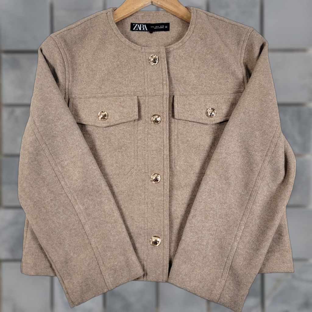 Zara Zara Women's Coat Beige Short Solid Long Sleeve Button Closure Regular Fit Machine Washable Size M / US 6-8 / IT 42-44 - 1 Thumbnail