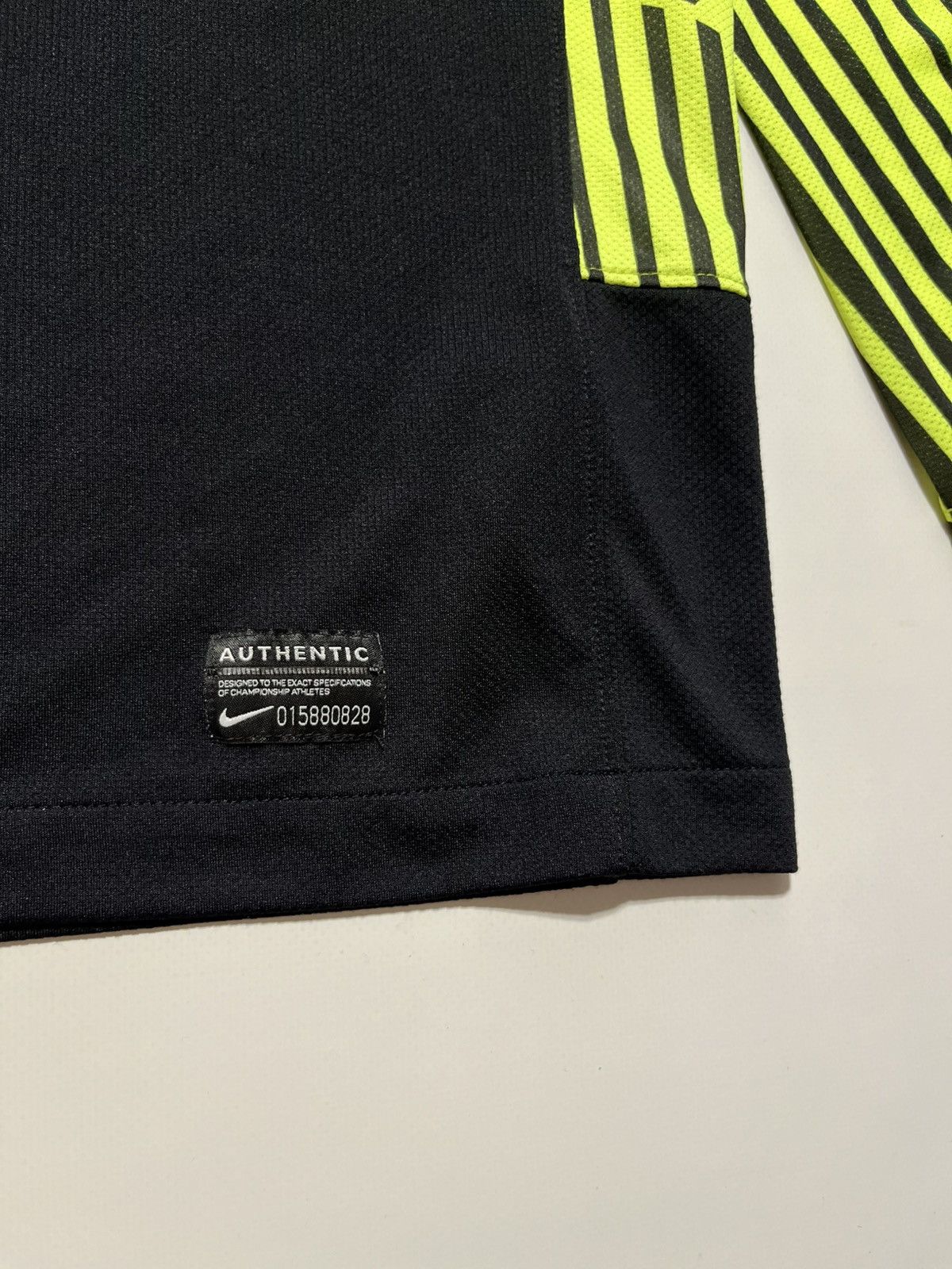 Nike Manchester United Nike 2011/12 Goalkeeper Shirt Jersey Size US L / EU 52-54 / 3 - 5 Thumbnail