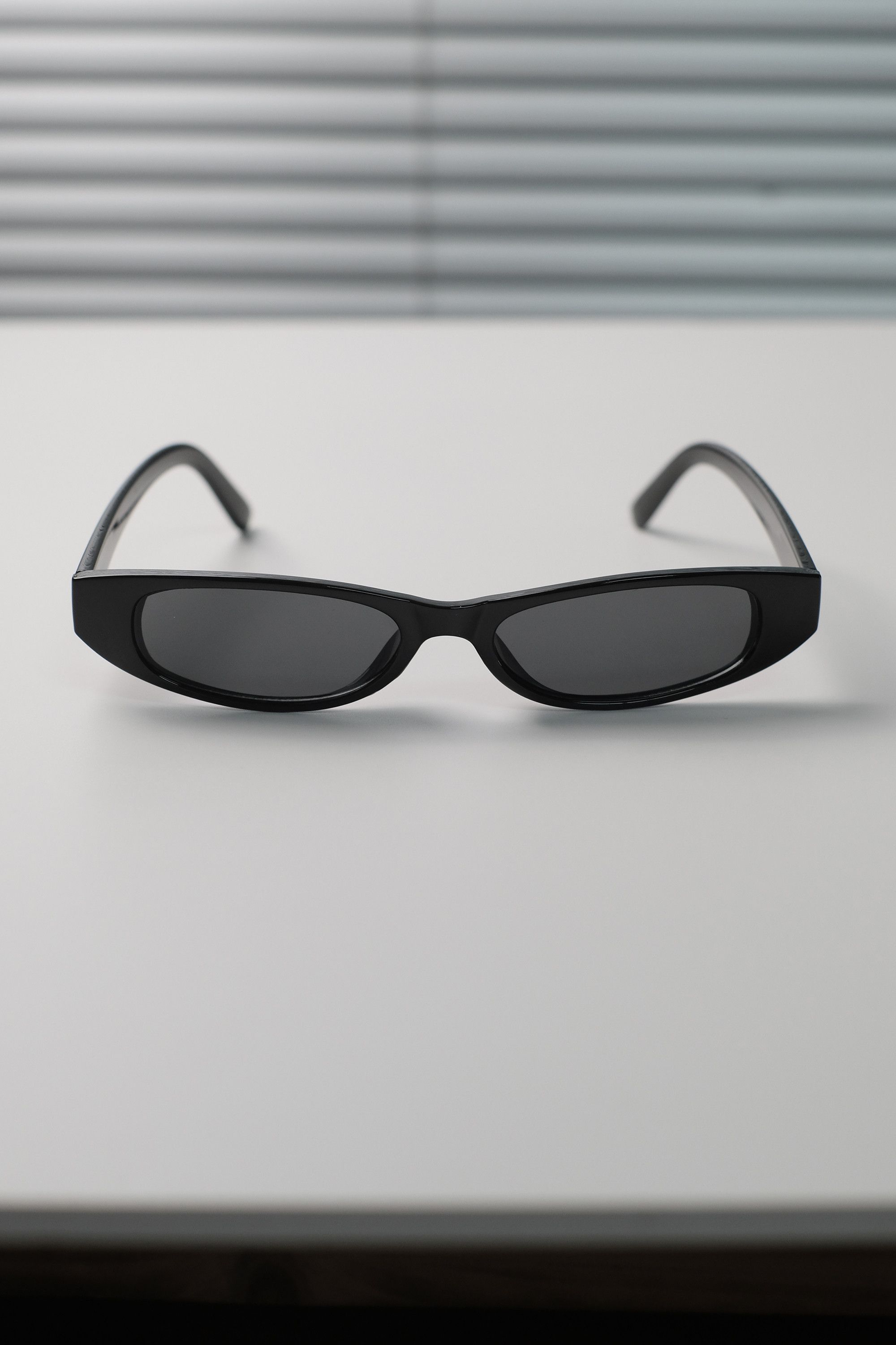 Japanese Brand Y2k Vtg Avant Garde Rectangular Black Sunglasses Unisex OS Size ONE SIZE - 5 Thumbnail