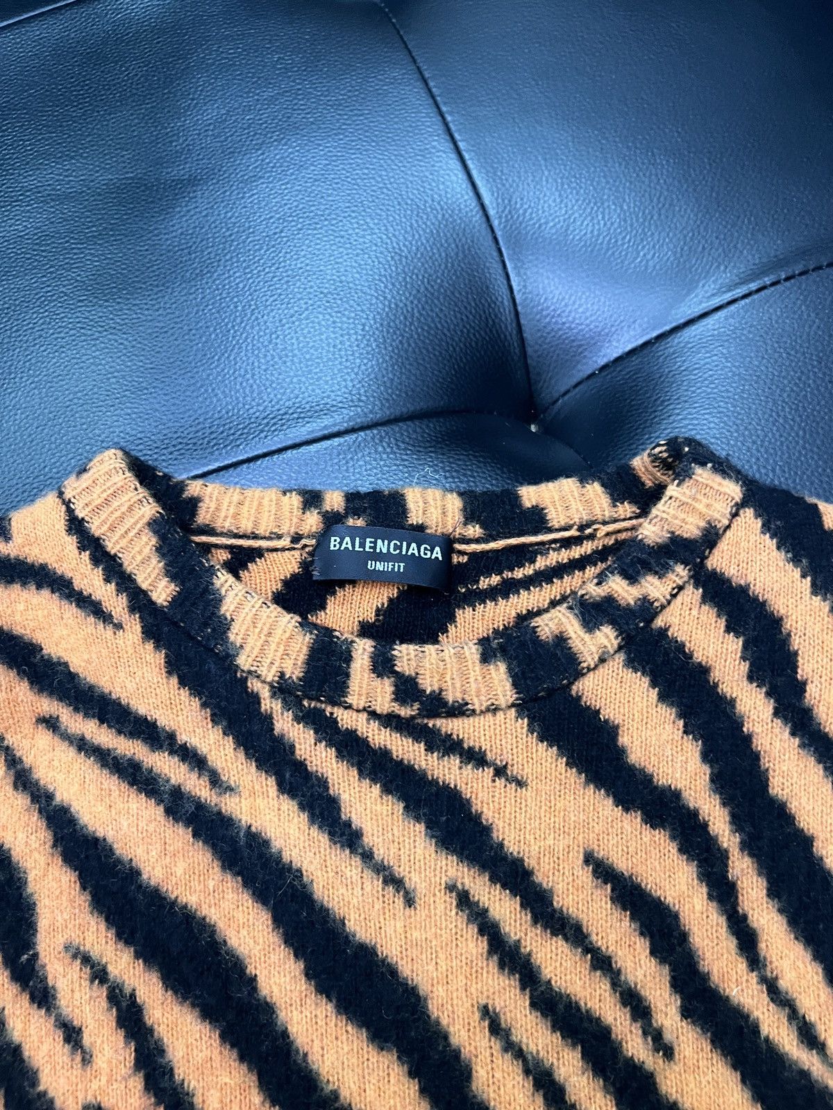 Balenciaga Balenciaga by Demna SS22 Year of the Tiger Tiger Print Cashm Size US S / EU 44-46 / 1 - 7 Thumbnail