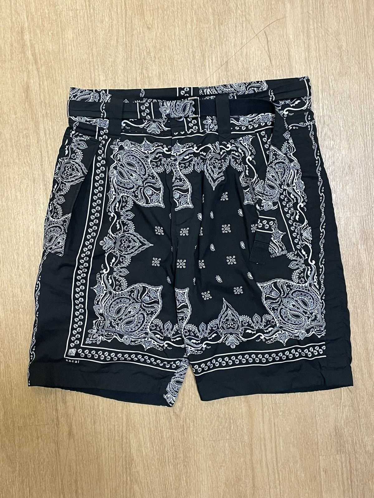 Sacai Bandana Print Shorts Black Size US 36 / EU 52 - 1 Thumbnail