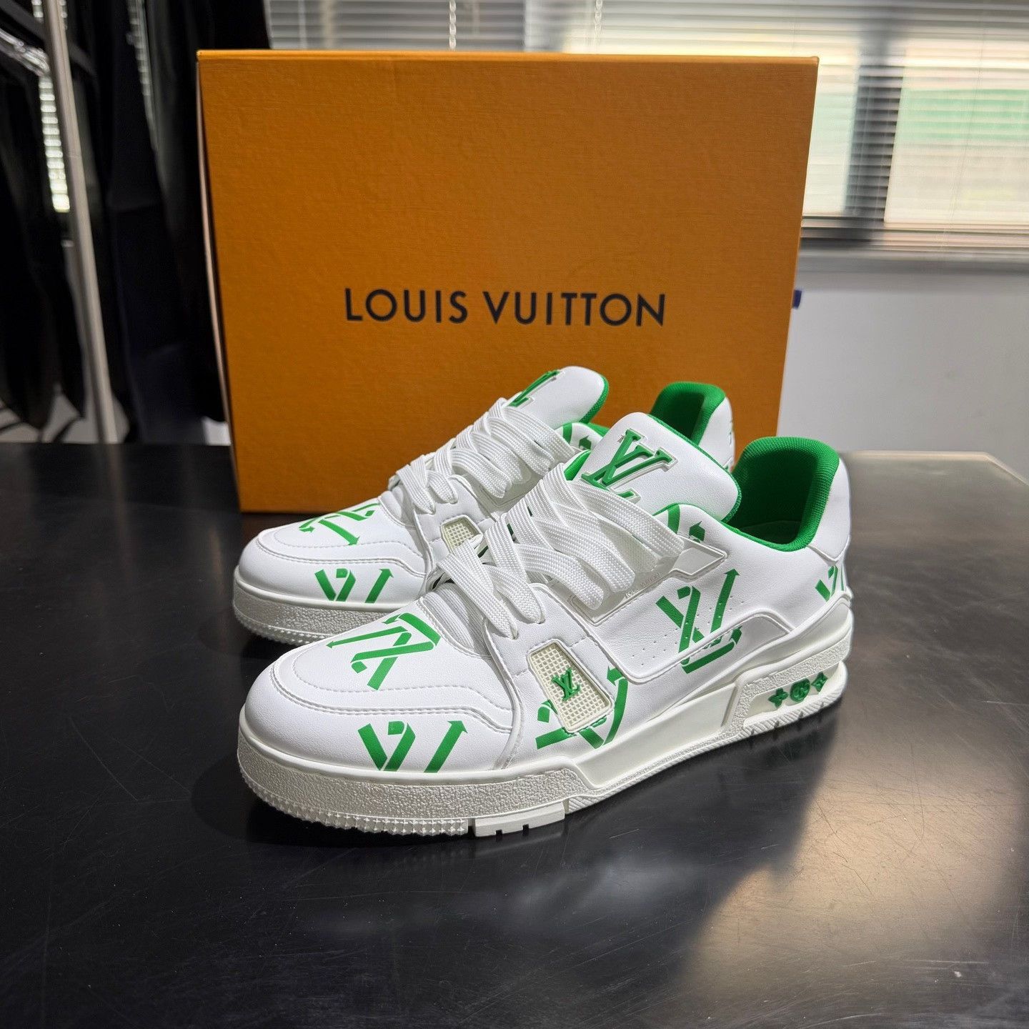 Louis Vuitton Louis Vuitton Trainer Sneakers Size US 9 / IT 39 - 1 Thumbnail