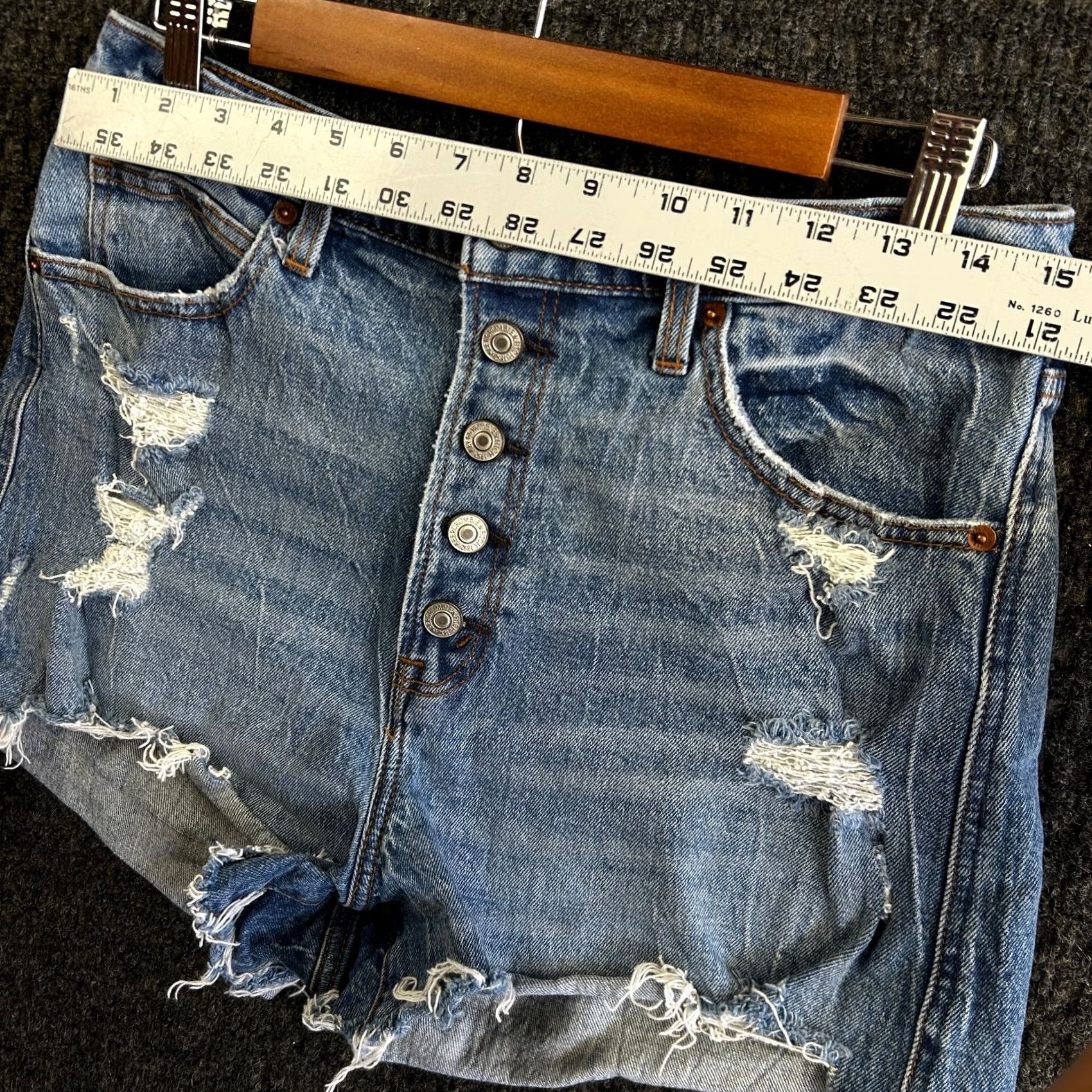 Abercrombie & Fitch VINTAGE Abercrombie & Fitch Denim Jean Shorts Womens 12 31 Ultra High Rise Mom Distresse Blue 5-Pocket Womens Boys Girls Mens Size 34" / US 12 / IT 48 - 5 Thumbnail