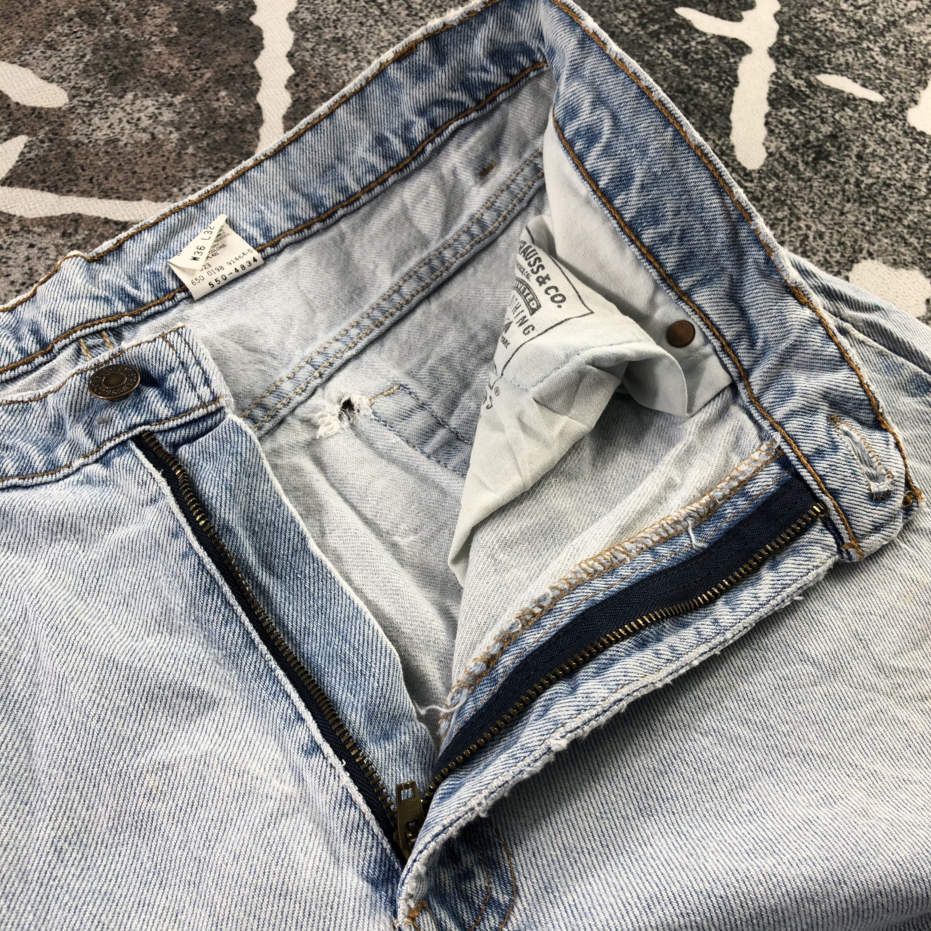 Levi's Vintage 90s Levis 550 Jeans Lightwash Denim KJ1376 Size US 35 - 11 Thumbnail