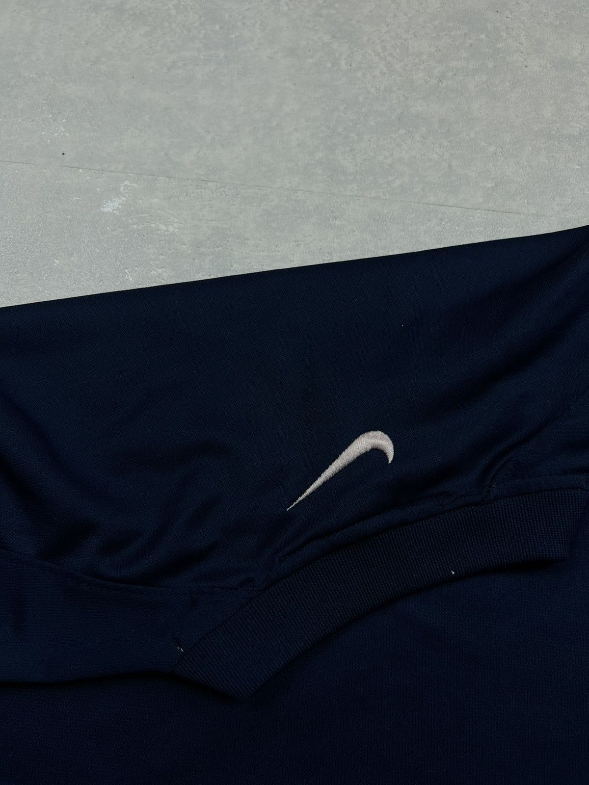 Nike × Vintage 90s Nike Central Swoosh Vintage Y2K Oversized Retro T-Shirt Size US M / EU 48-50 / 2 - 6 Thumbnail