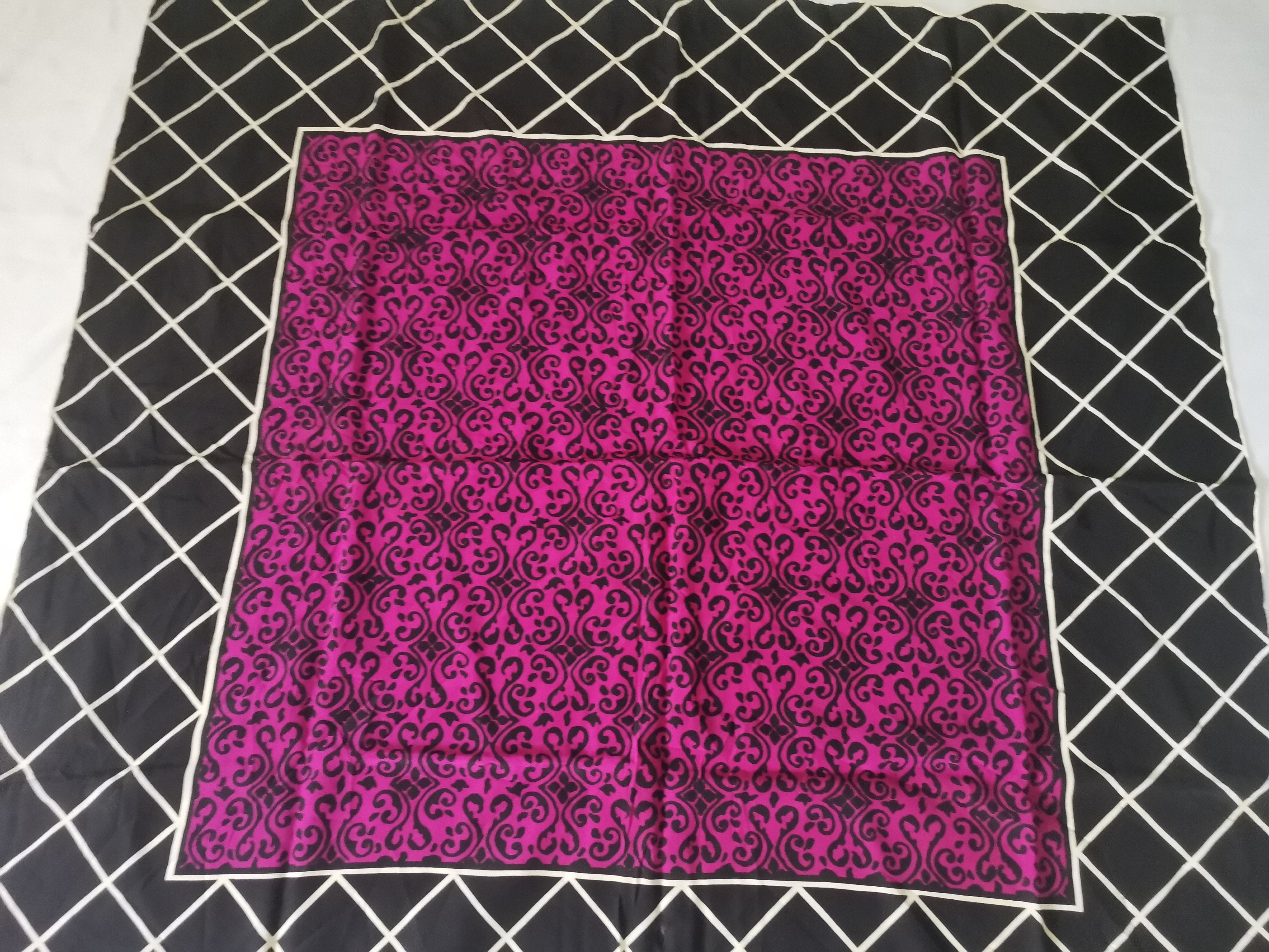 Louis Feraud Rare Louis Feraud scarves nice design Size ONE SIZE - 3 Thumbnail